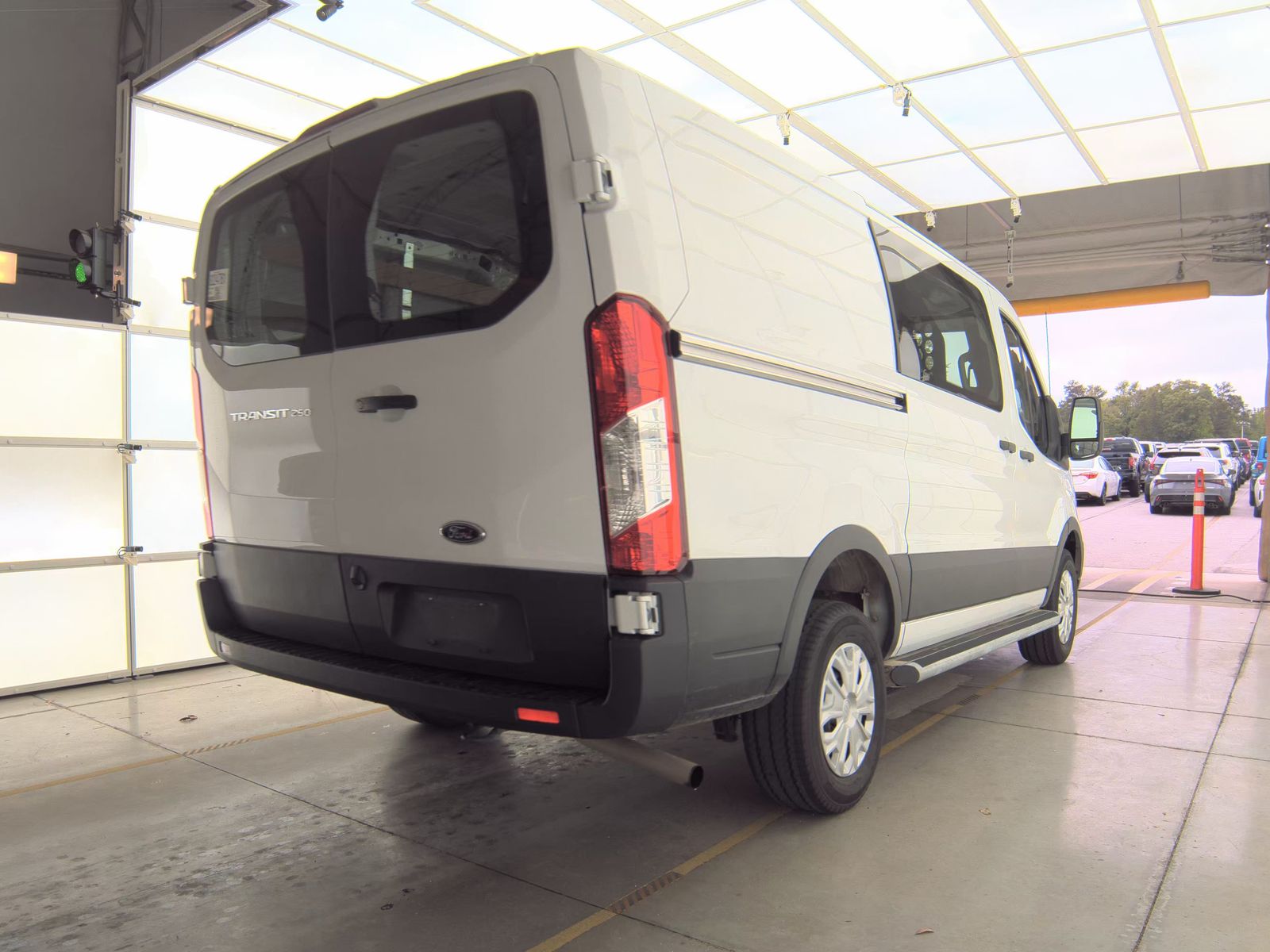 FORD TRANSIT 250 - 5