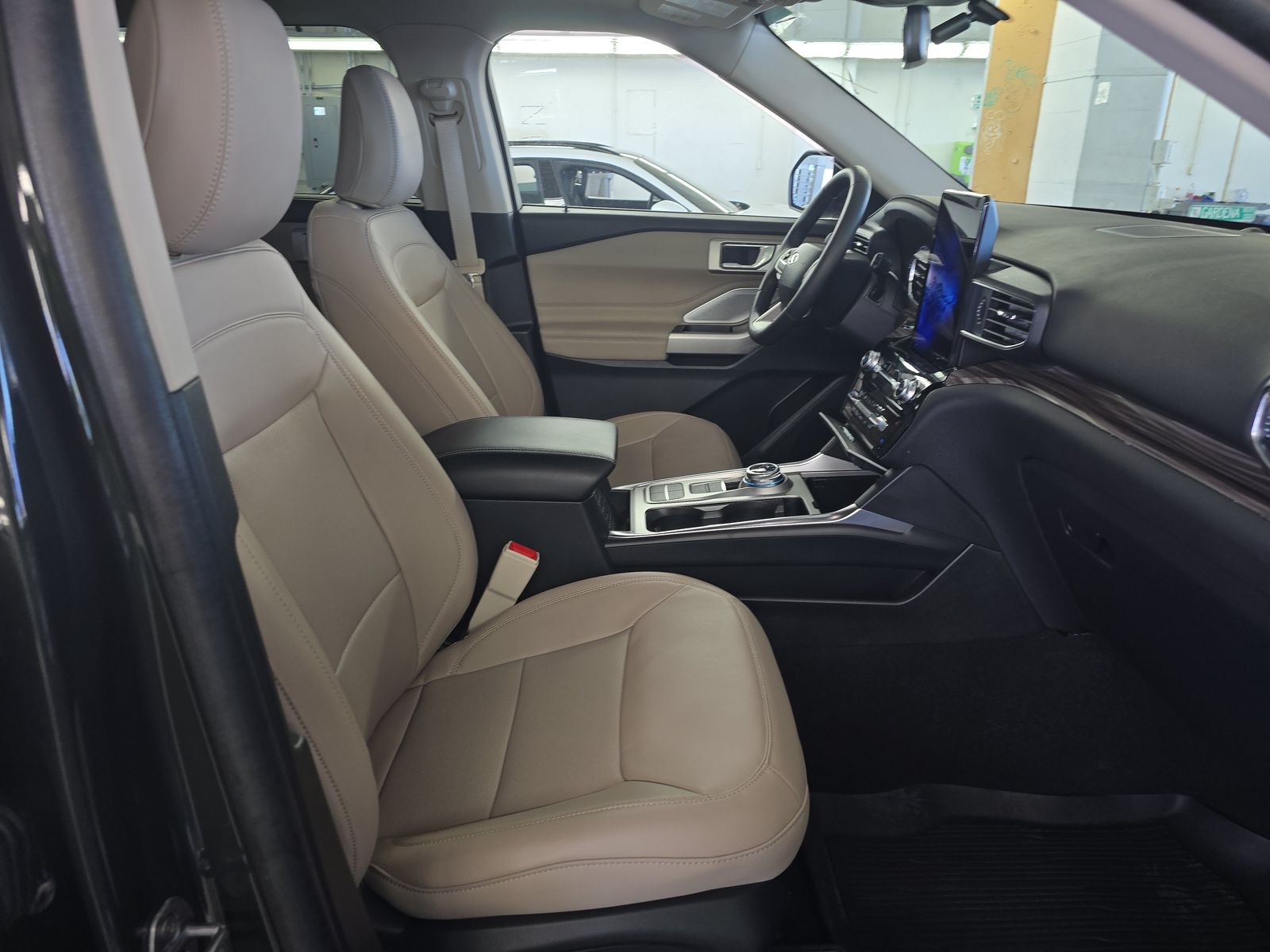 FORD EXPLORER - 9