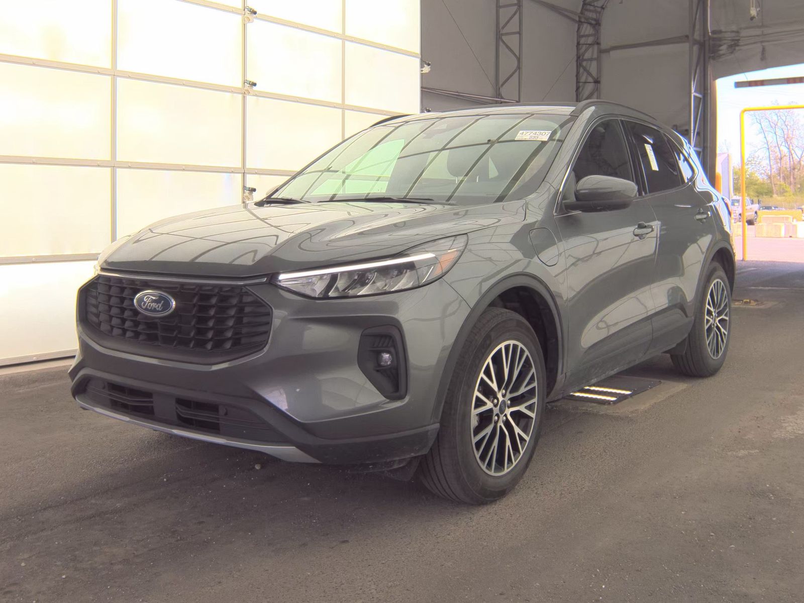 FORD ESCAPE - 1