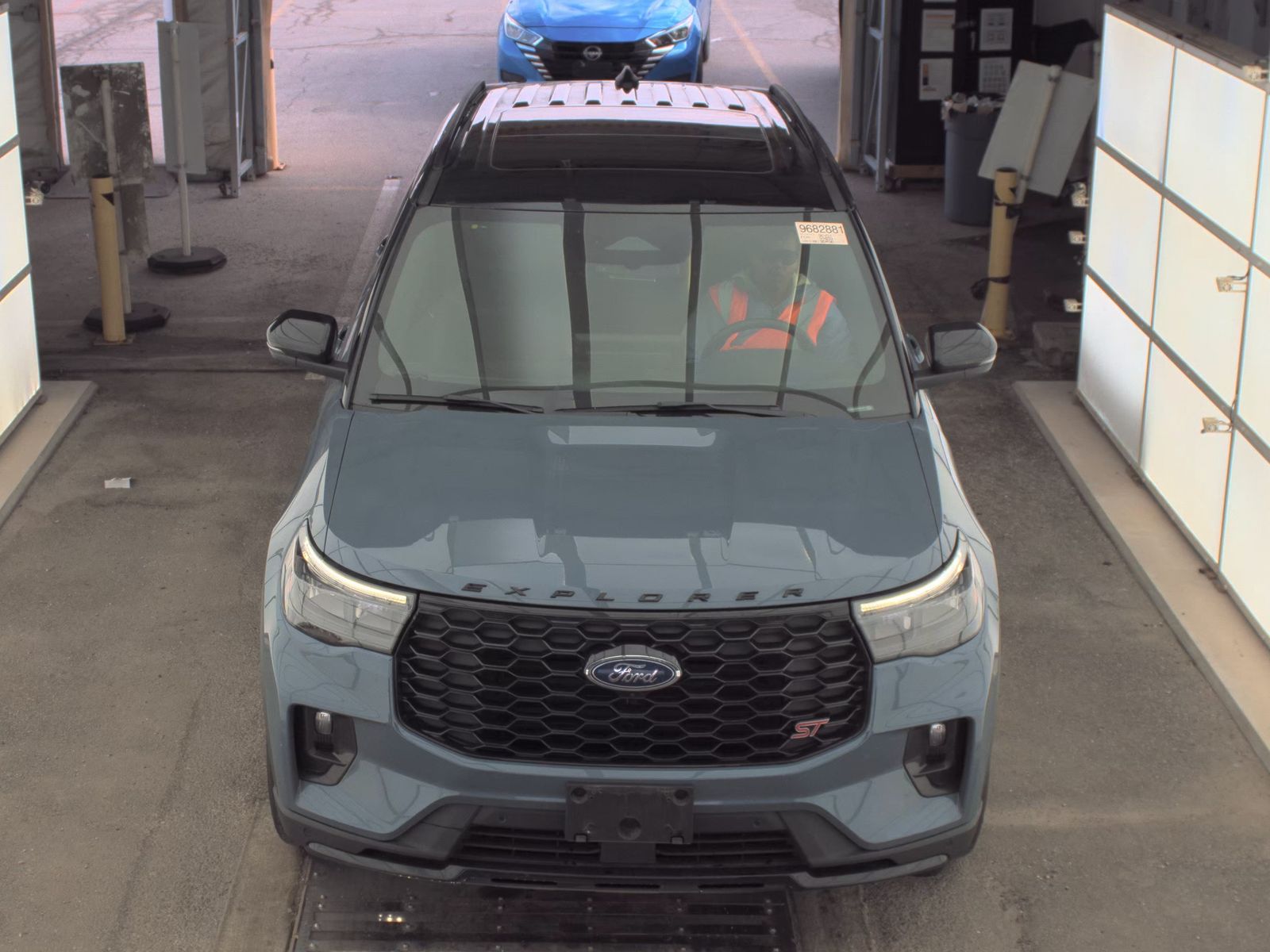 FORD EXPLORER - 3