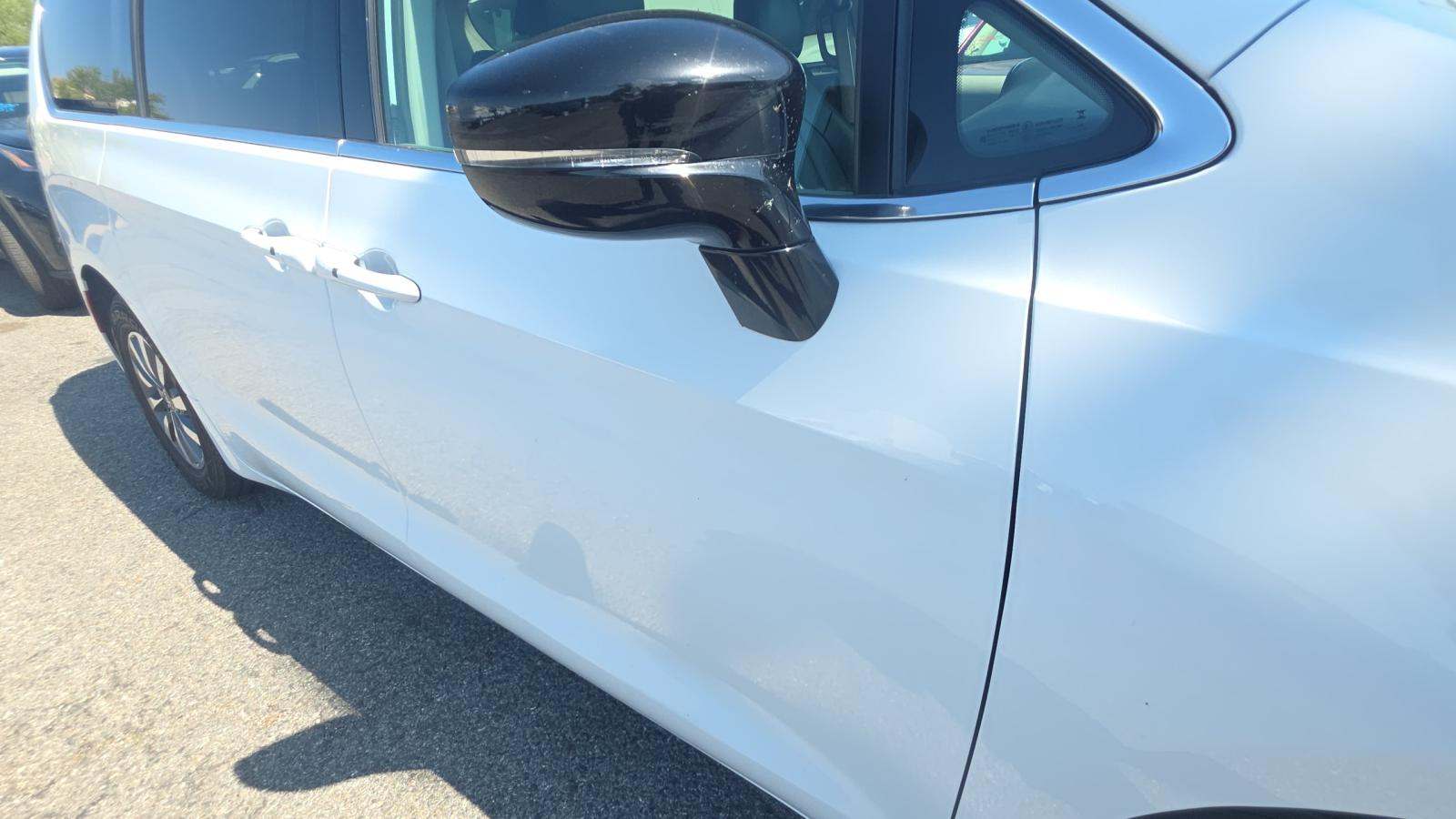 2024 Chrysler Pacifica Hybrid Select FWD