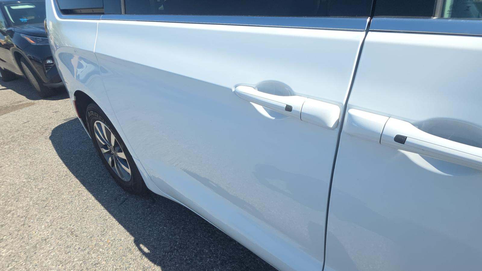 2024 Chrysler Pacifica Hybrid Select FWD