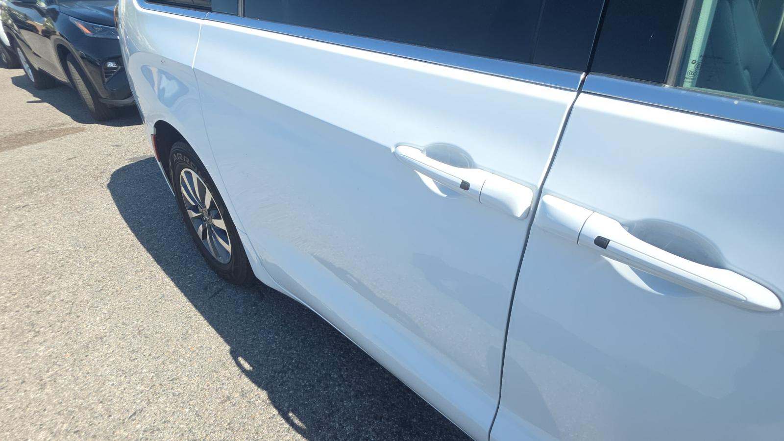 2024 Chrysler Pacifica Hybrid Select FWD
