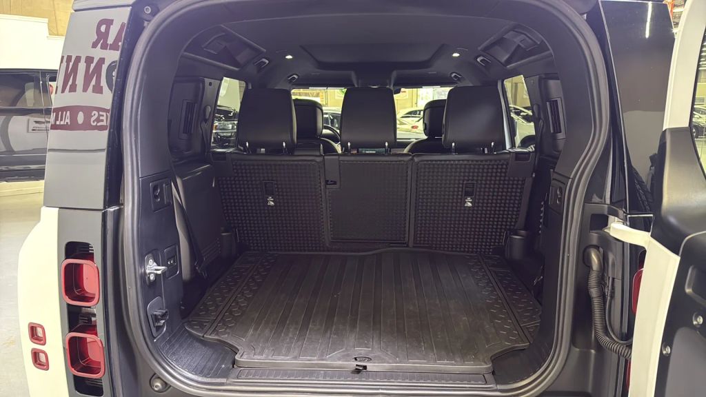 2021 Land Rover Defender 110 X-Dynamic HSE AWD