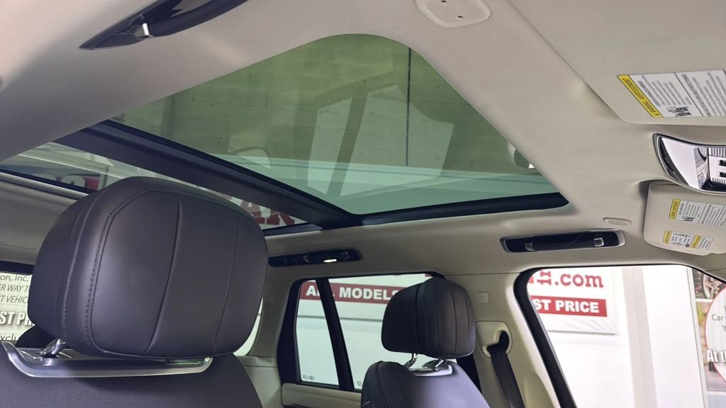 2024 Land Rover Range Rover SE AWD