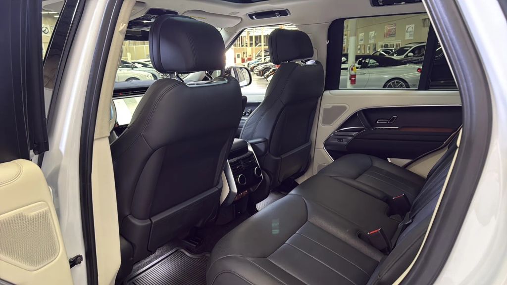2024 Land Rover Range Rover SE AWD