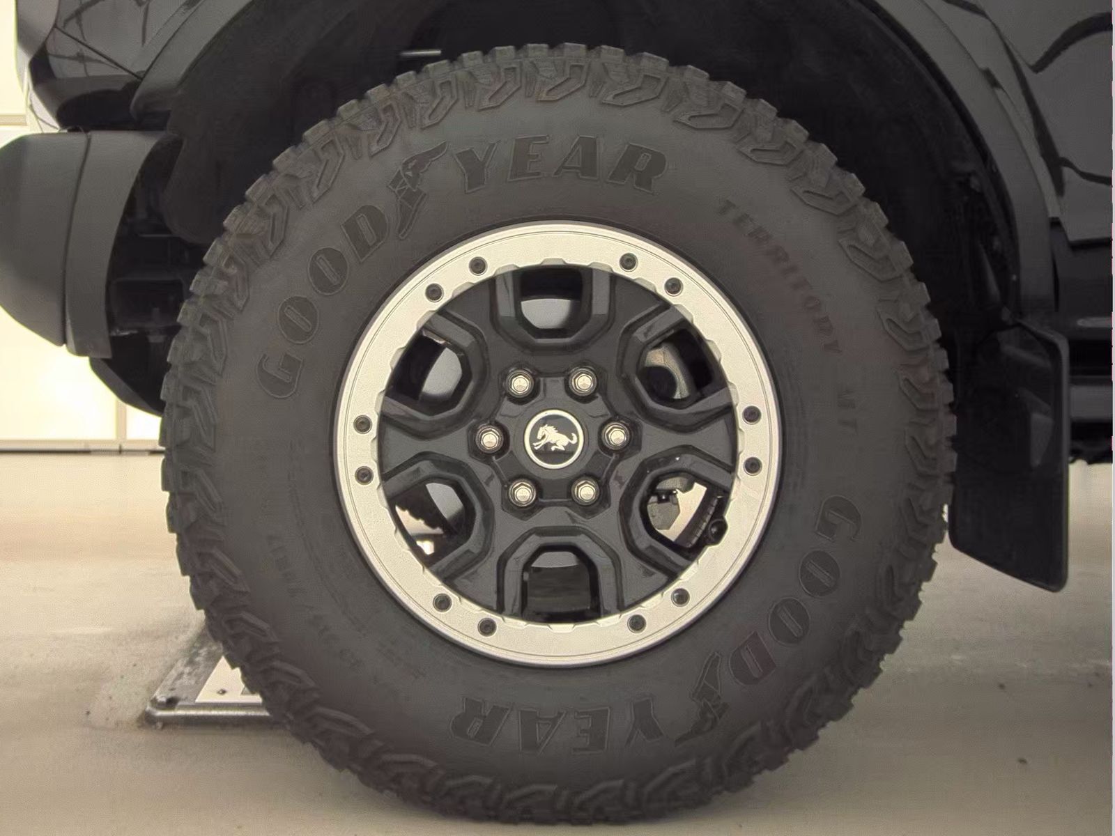 FORD BRONCO - 10