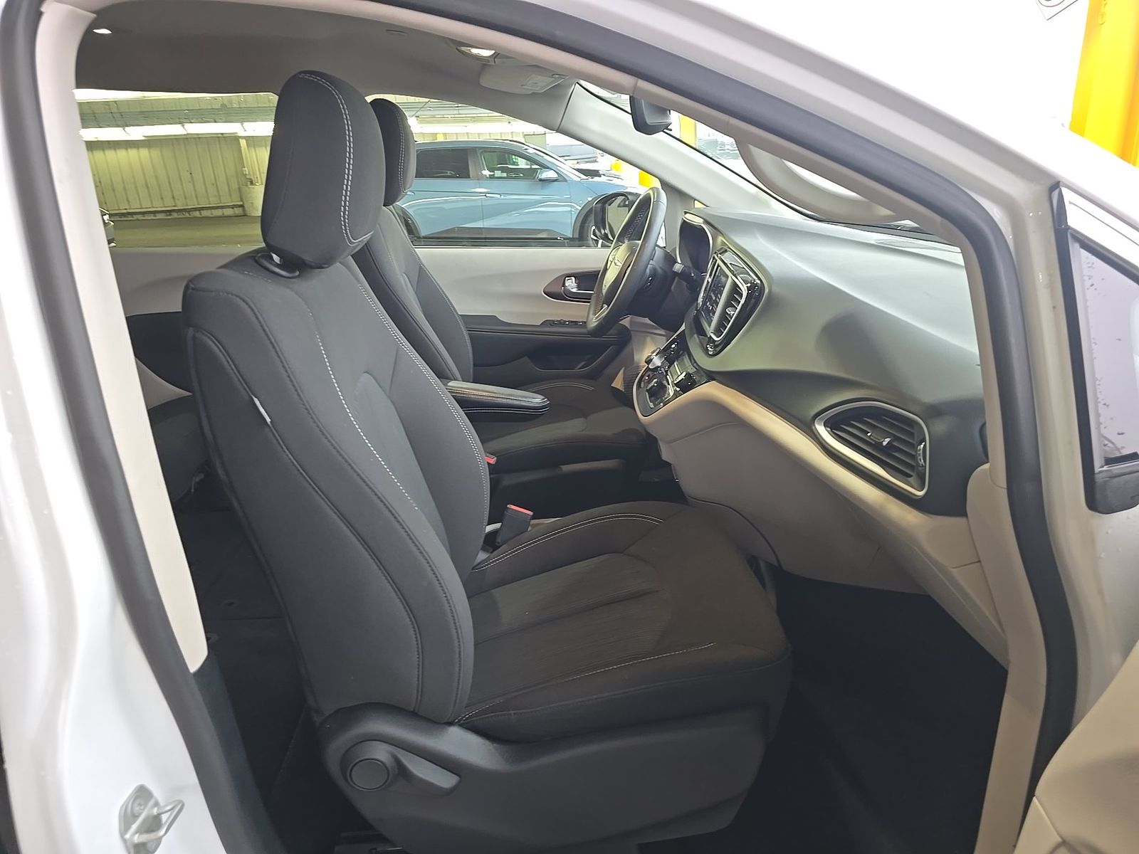 CHRYSLER VOYAGER - 9