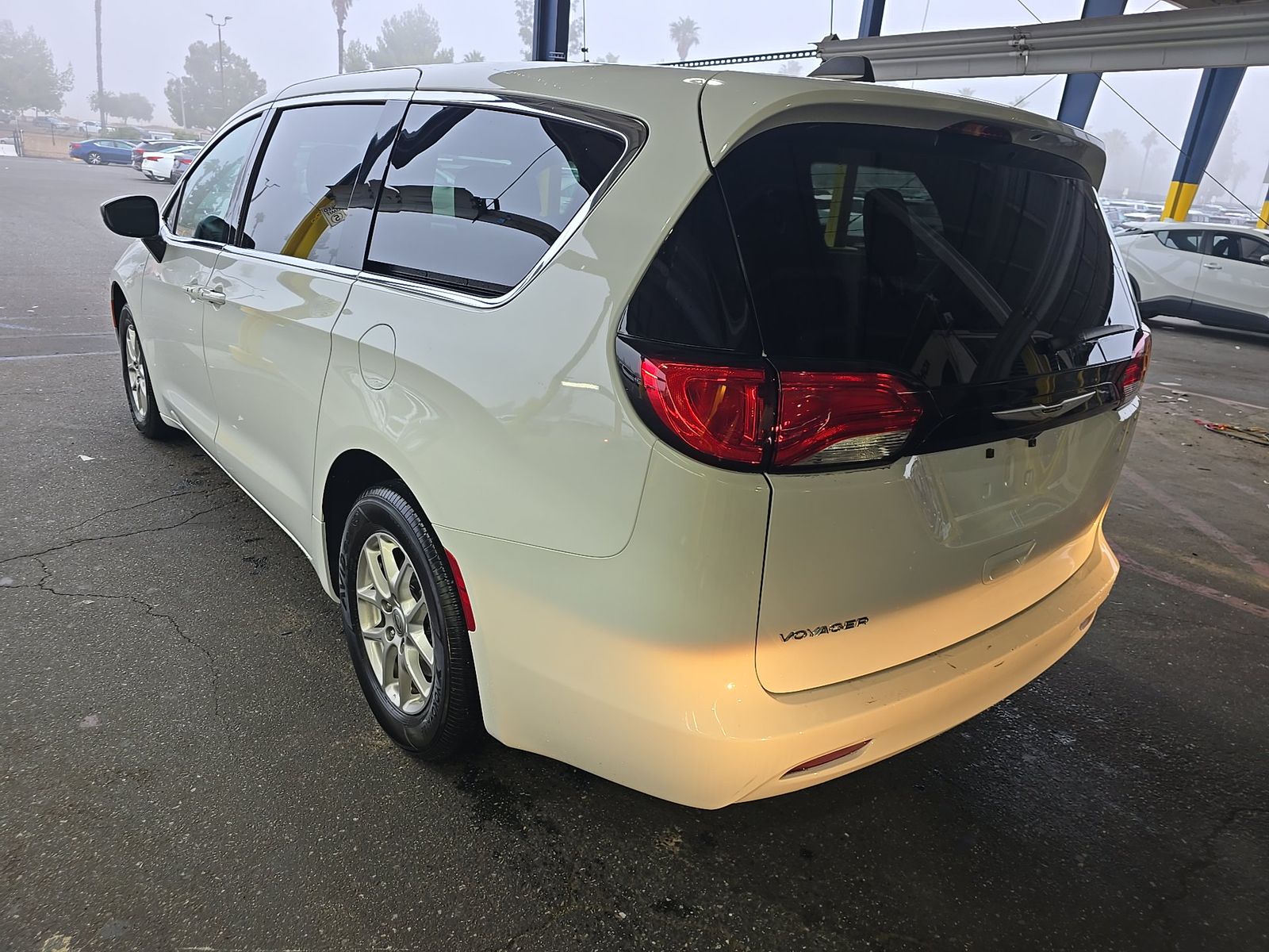 CHRYSLER VOYAGER - 7