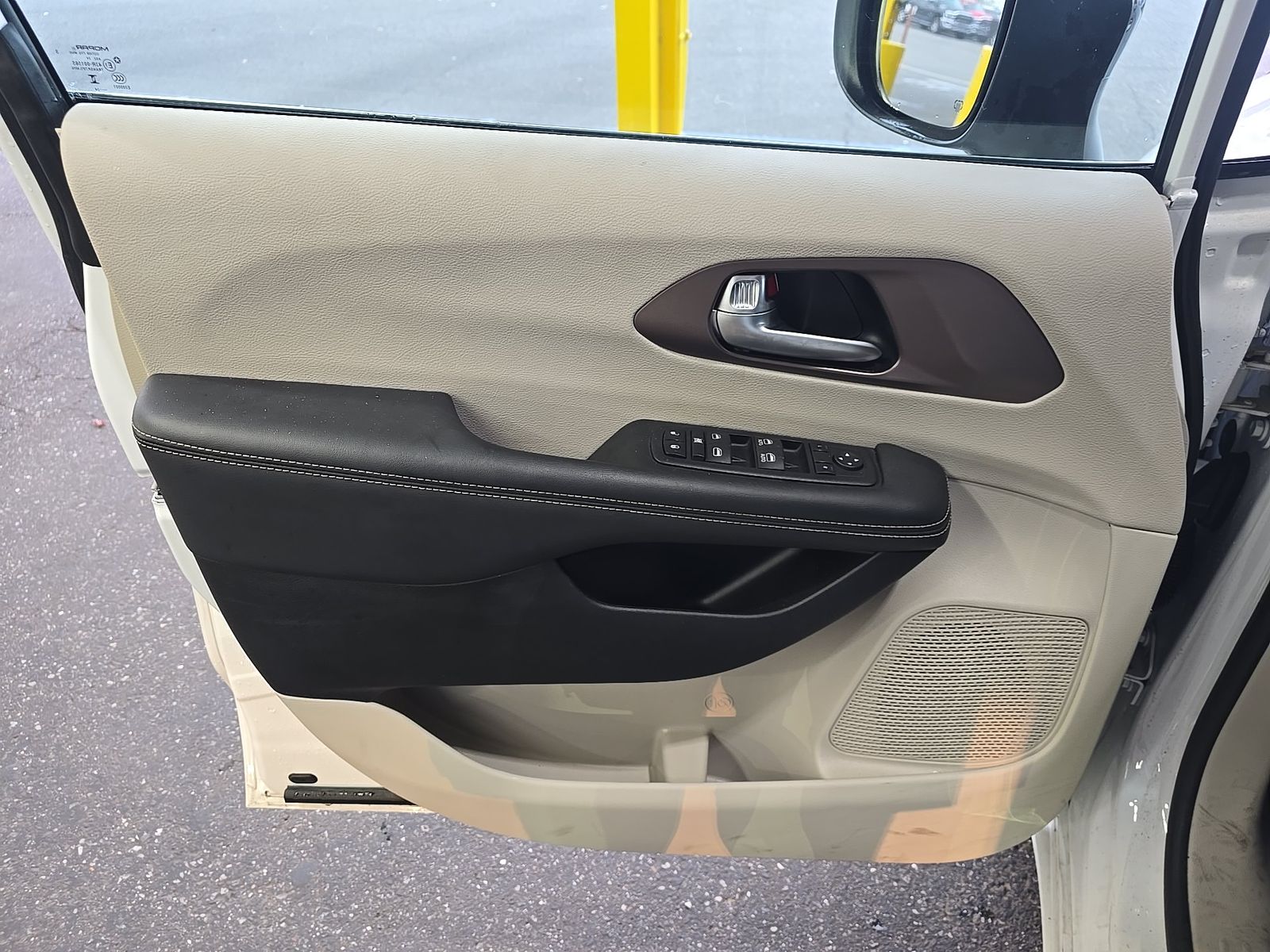 CHRYSLER VOYAGER - 10