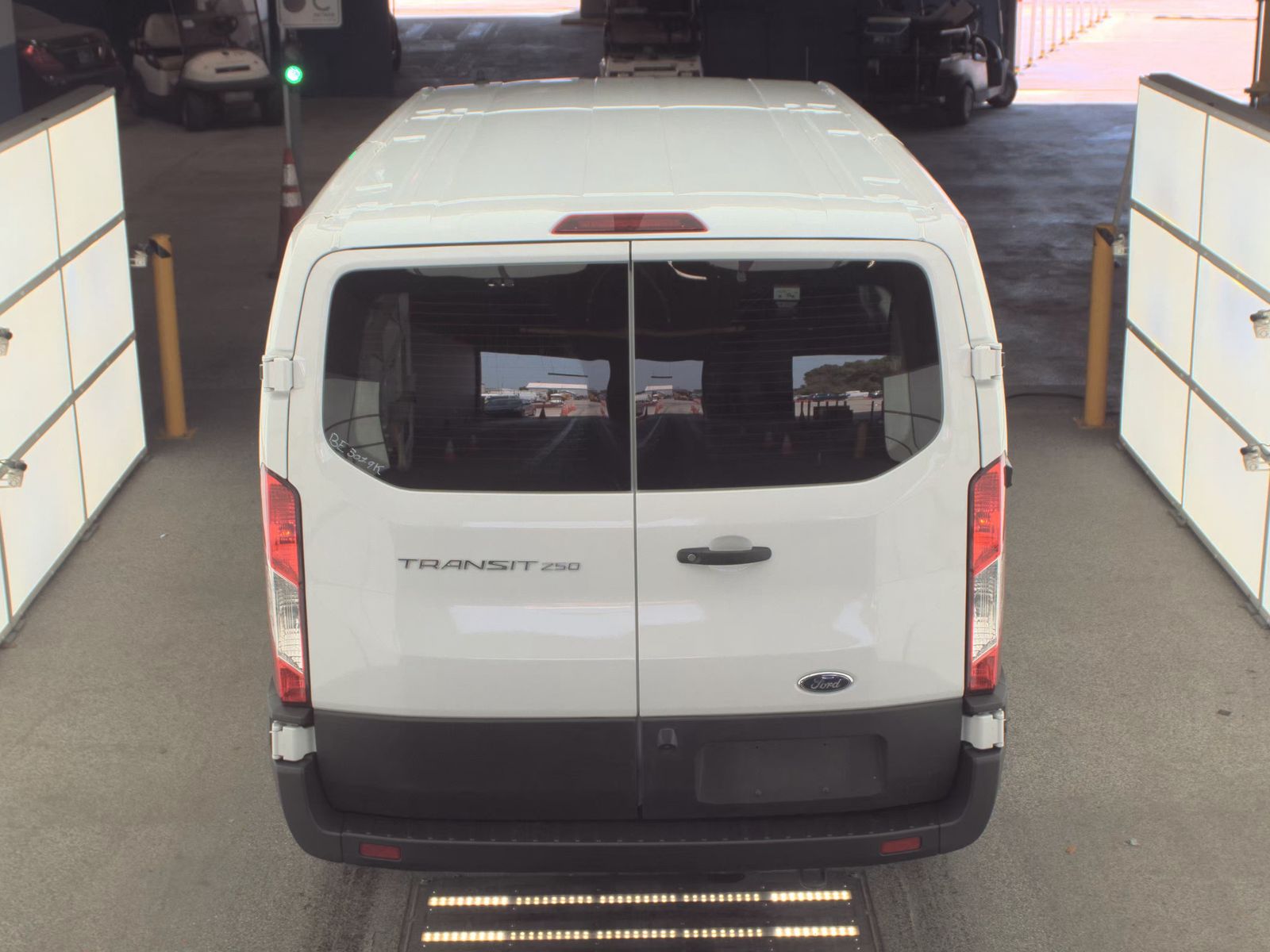 FORD TRANSIT 250 - 7