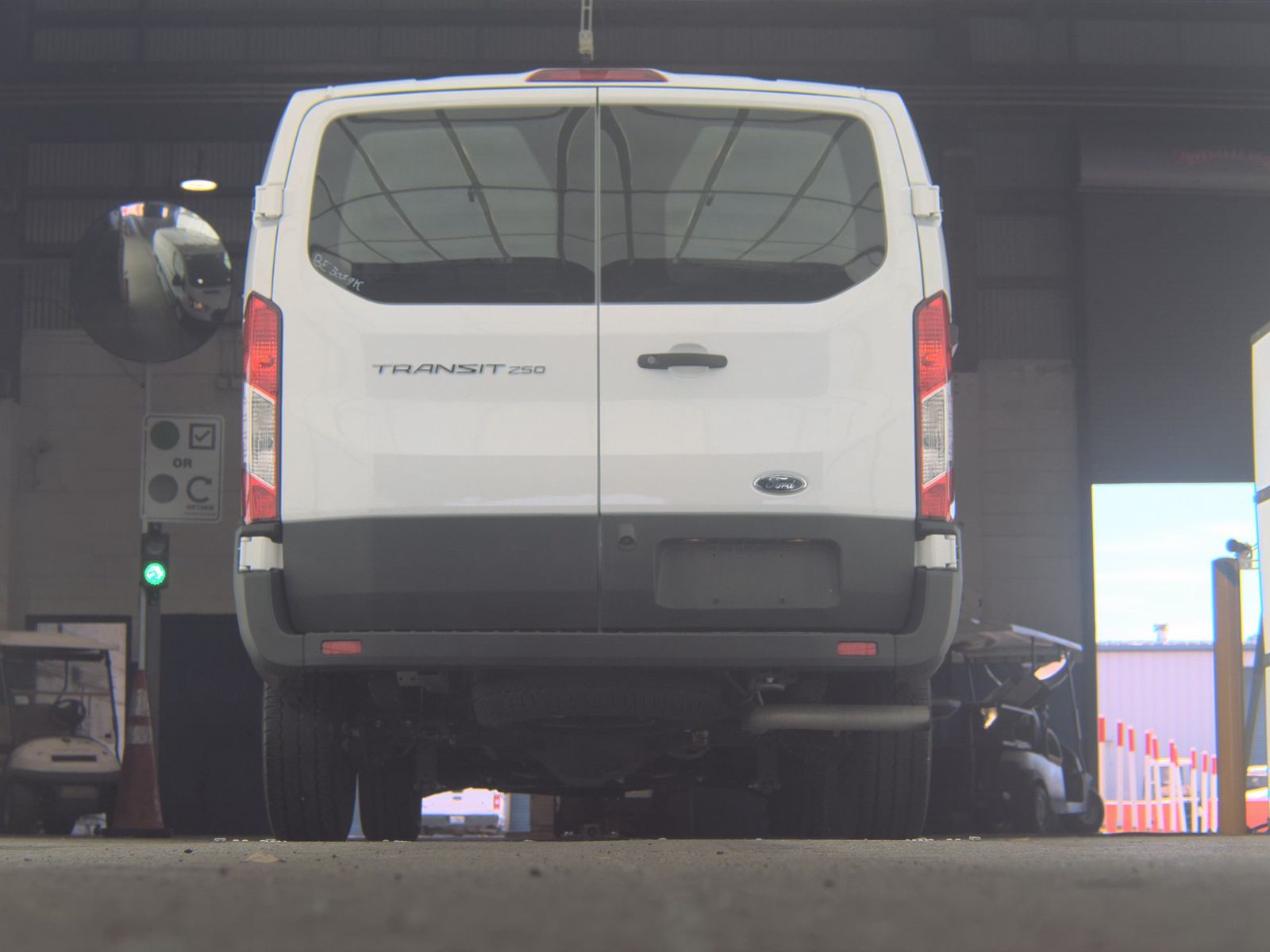 FORD TRANSIT 250 - 8