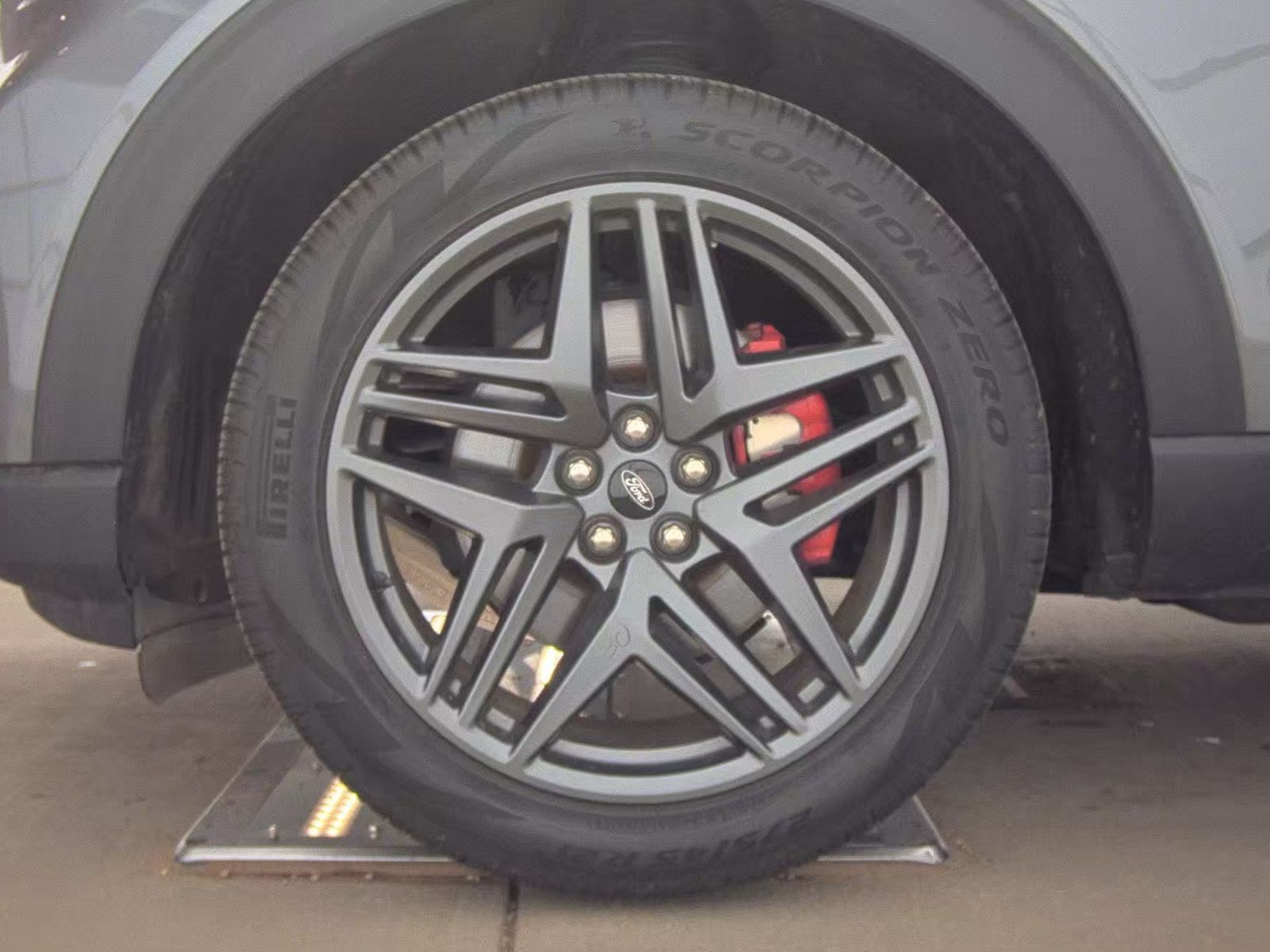FORD EXPLORER - 10