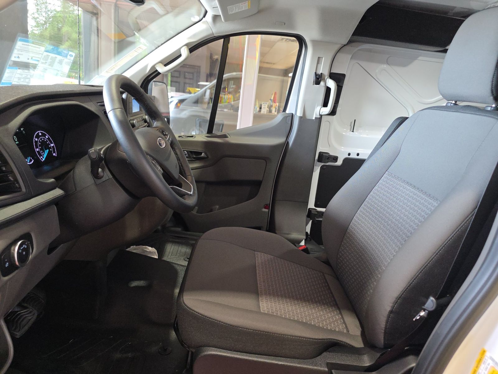 FORD TRANSIT 150 - 8