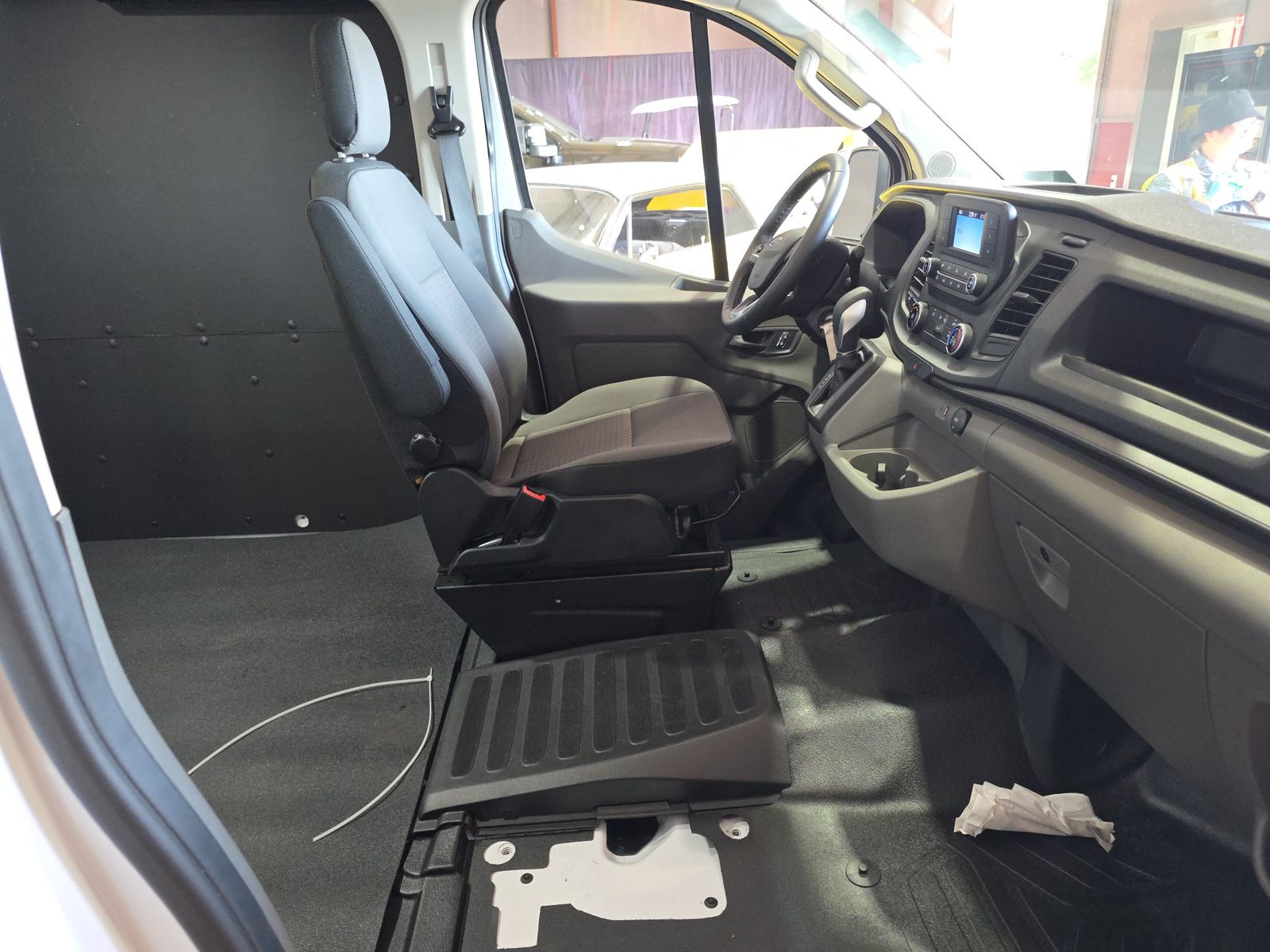 FORD TRANSIT 150 - 9
