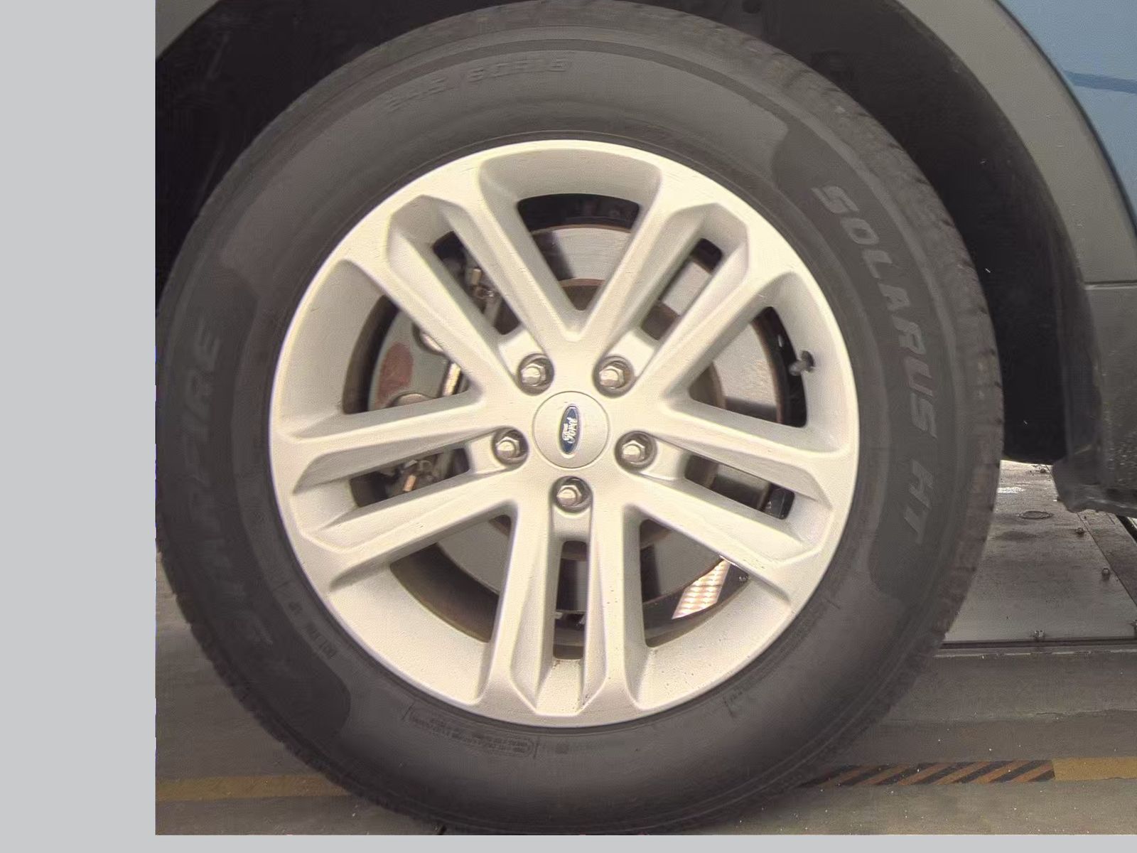 FORD EXPLORER - 10