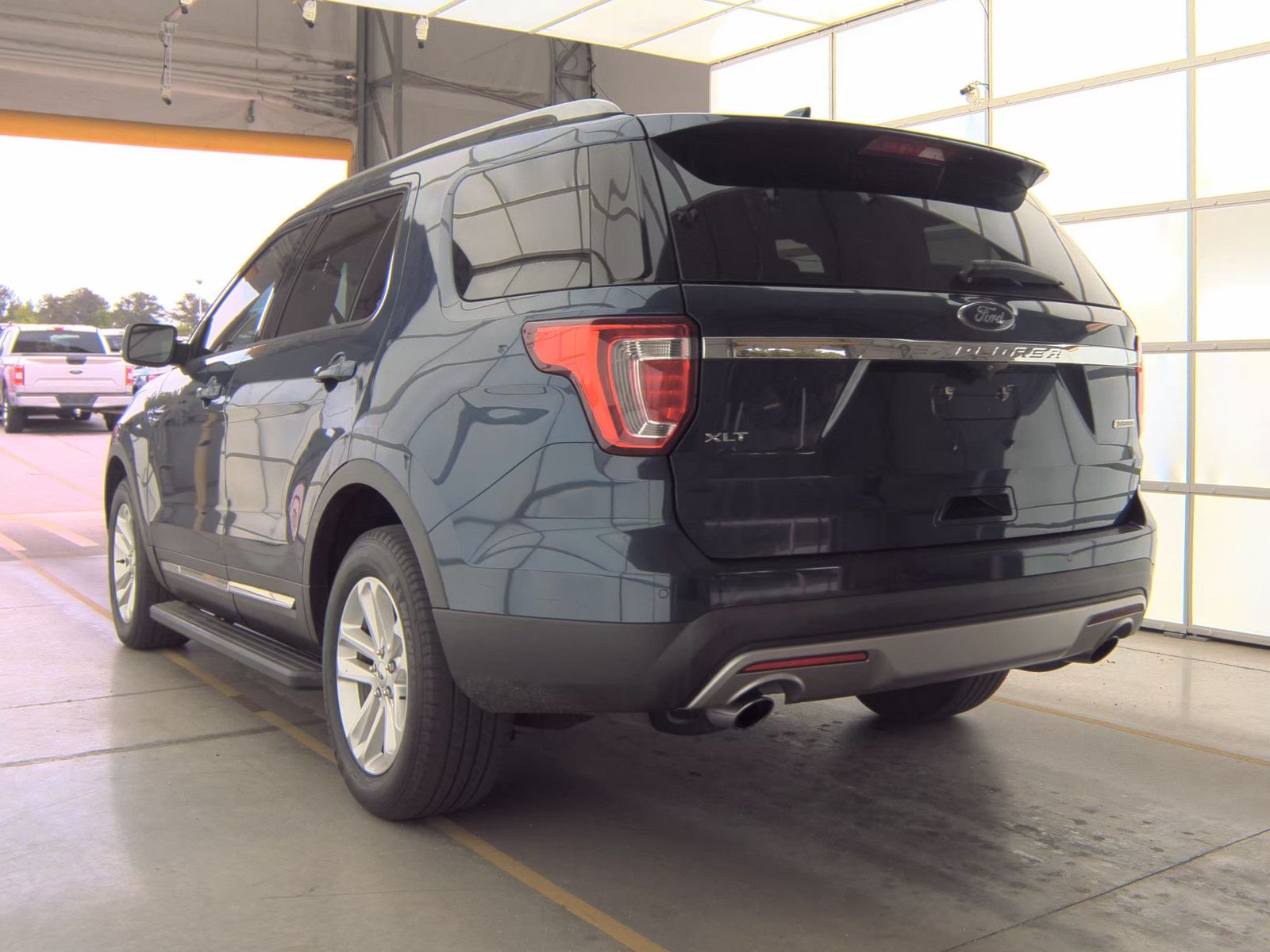 FORD EXPLORER - 9