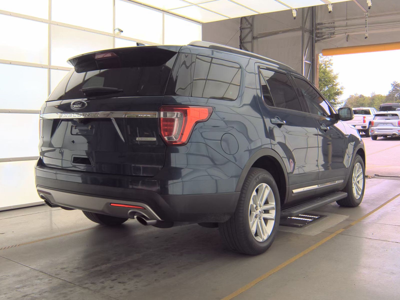 FORD EXPLORER - 6