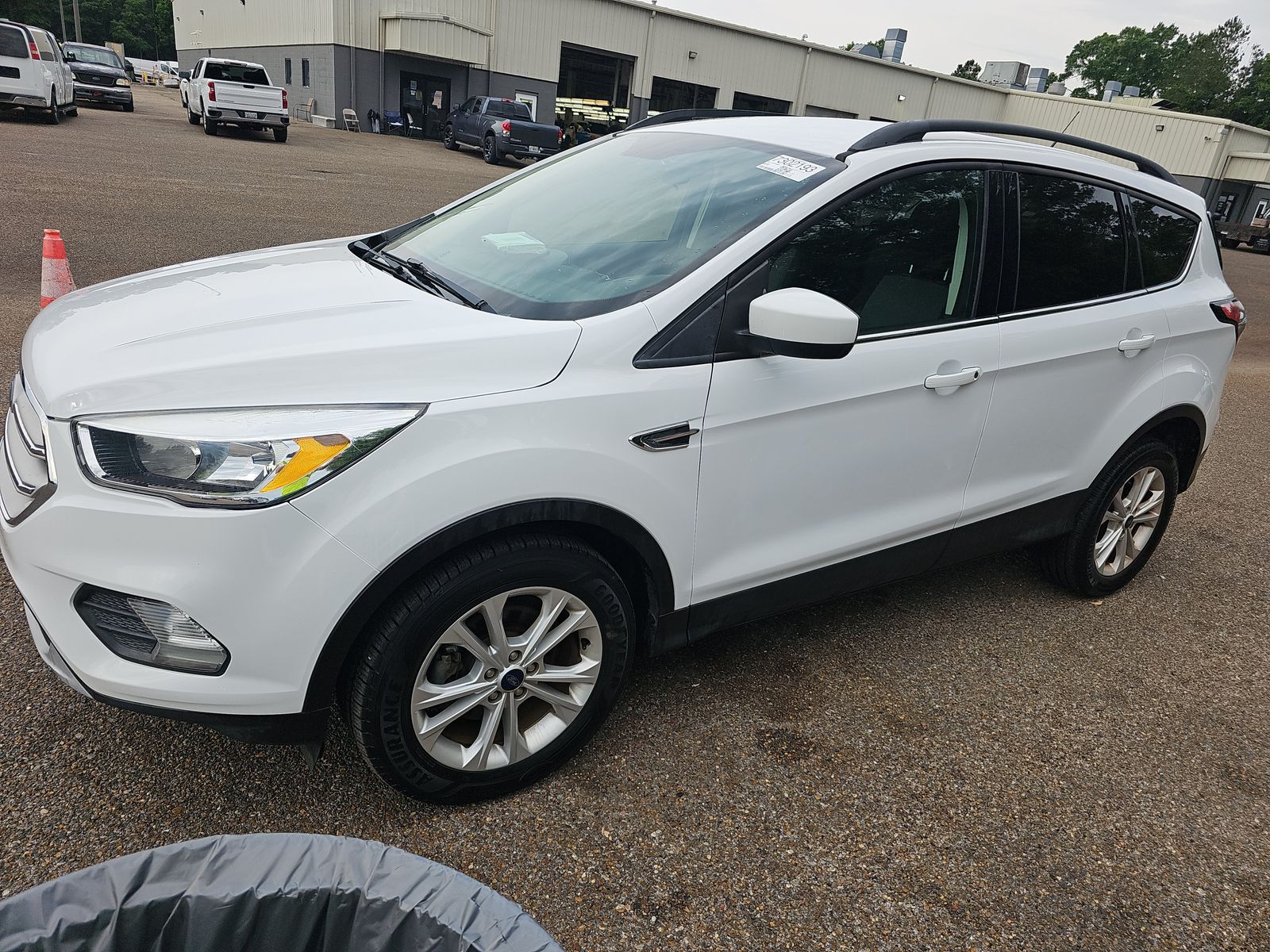 FORD ESCAPE - 1