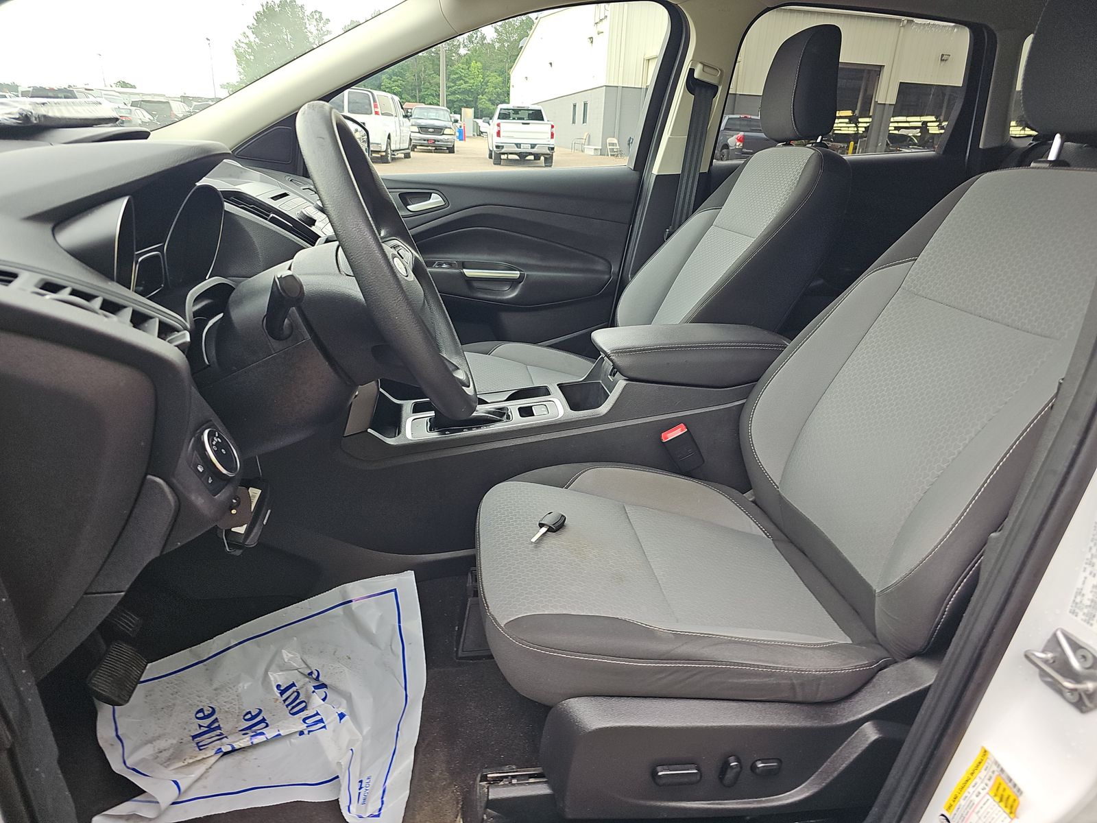 FORD ESCAPE - 8