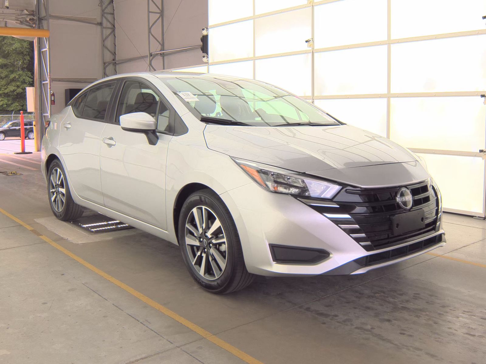 NISSAN VERSA - 4