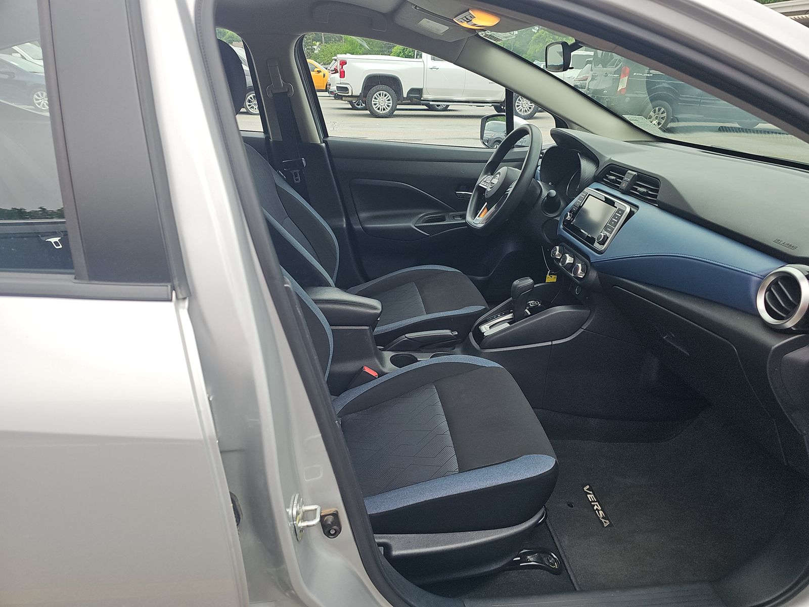 NISSAN VERSA - 9