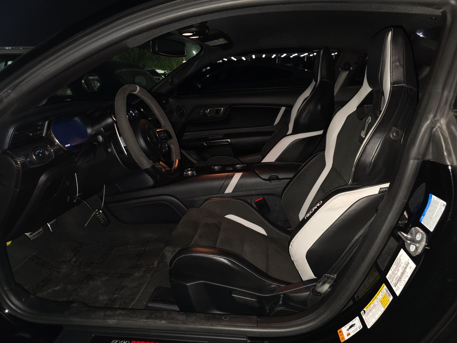 FORD MUSTANG - 8