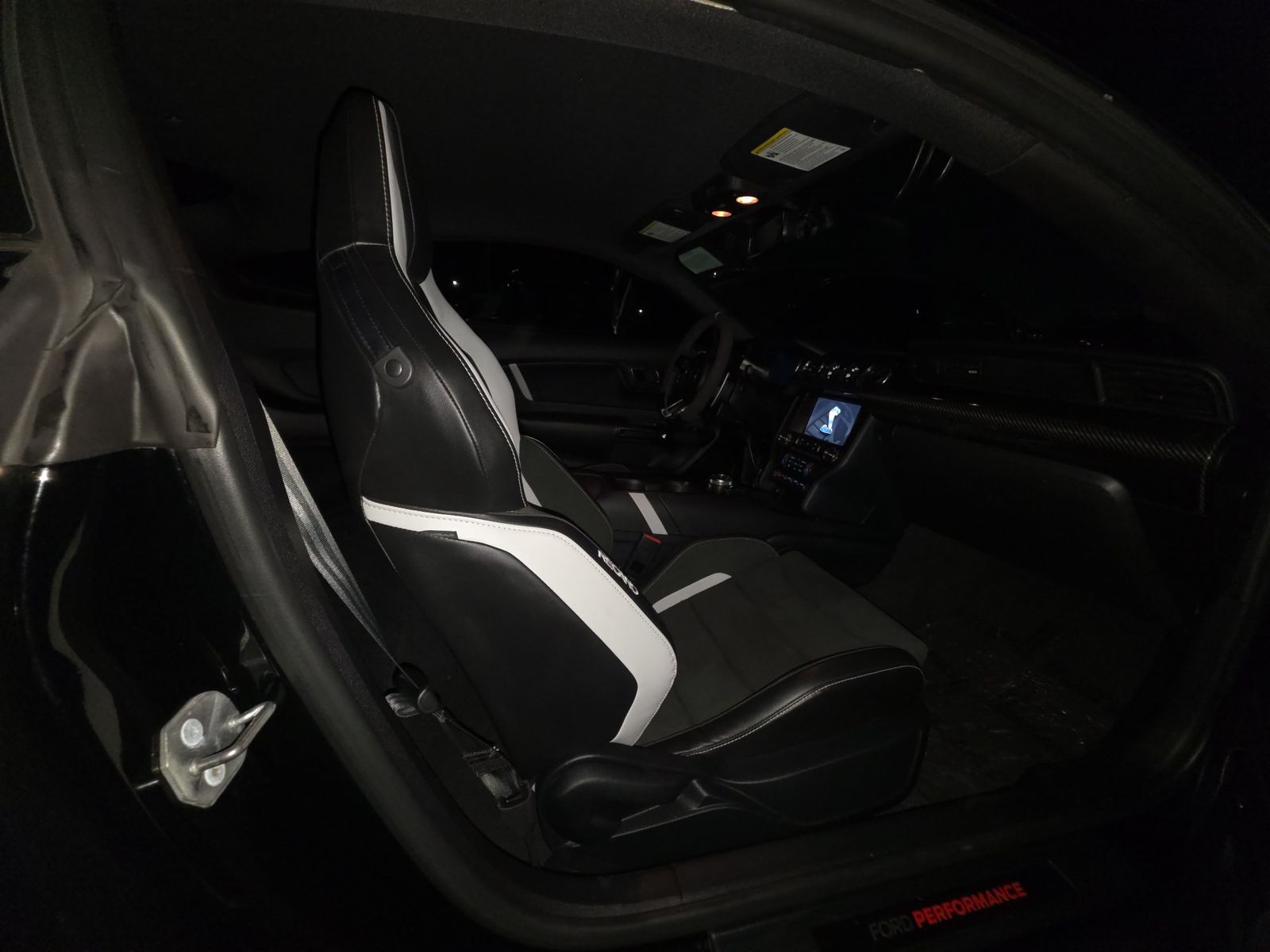 FORD MUSTANG - 9
