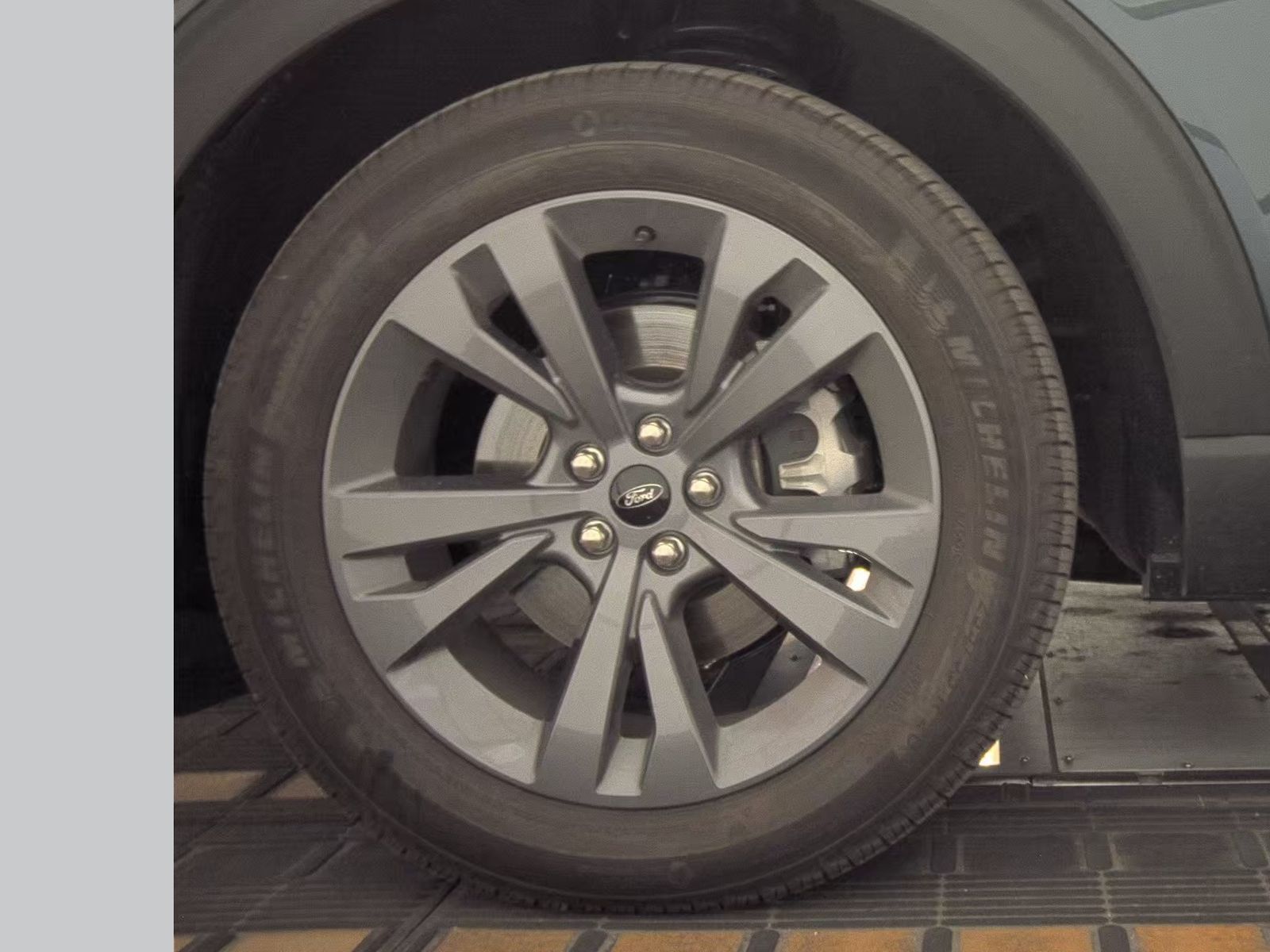FORD EXPLORER - 10