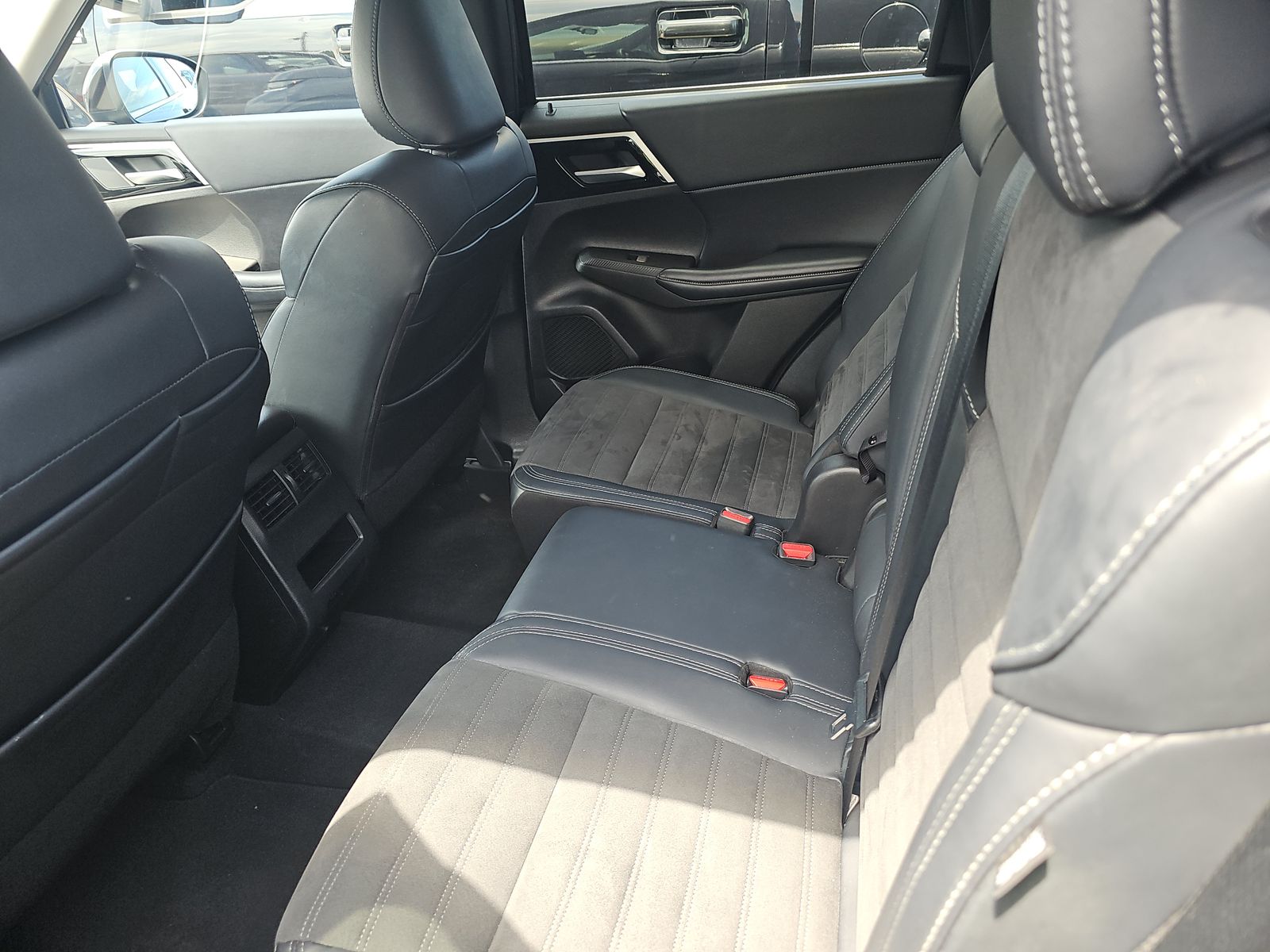 2024 Mitsubishi Outlander SE FWD
