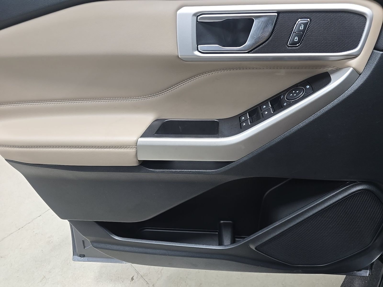 FORD EXPLORER - 10