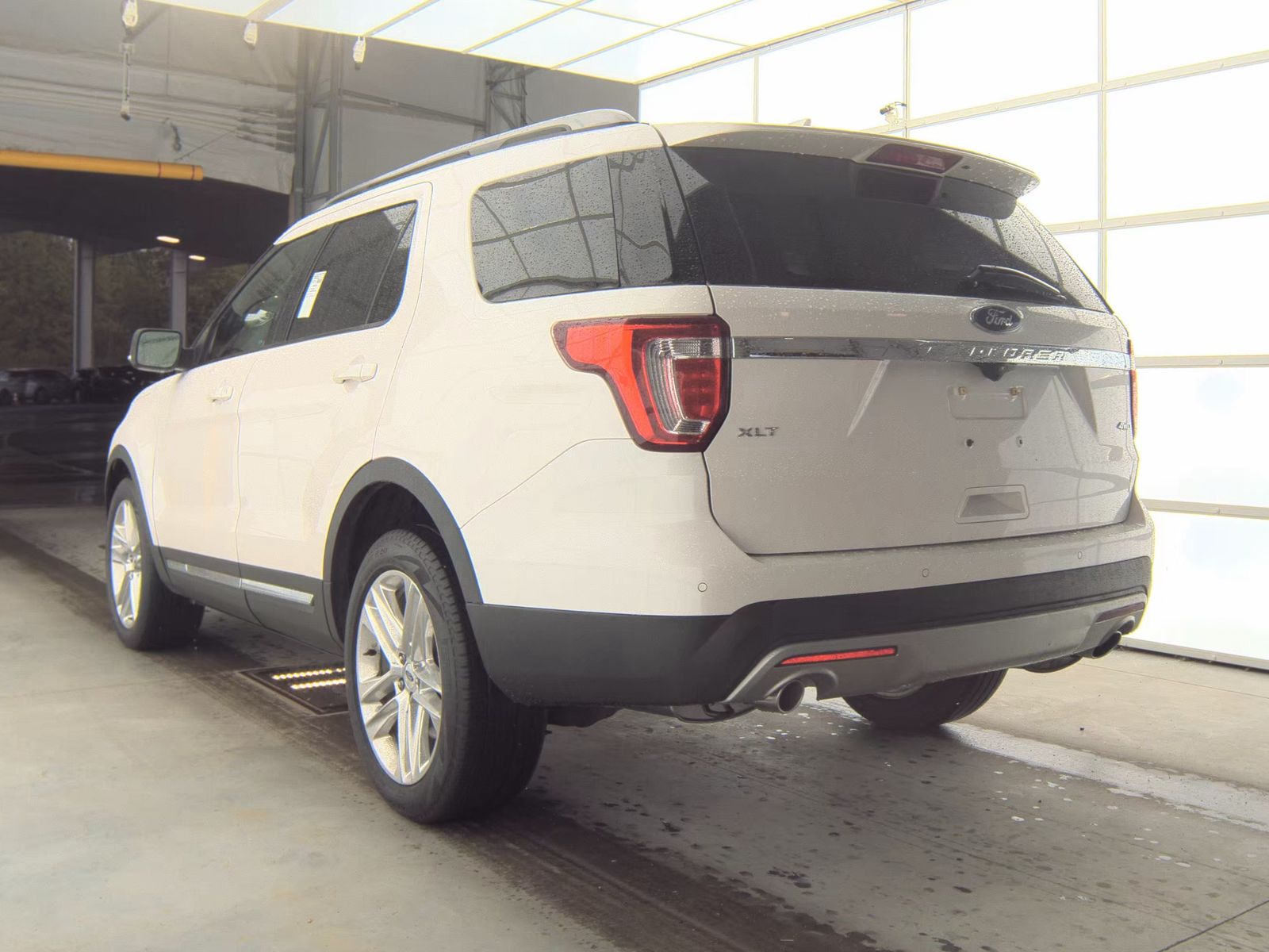 FORD EXPLORER - 9