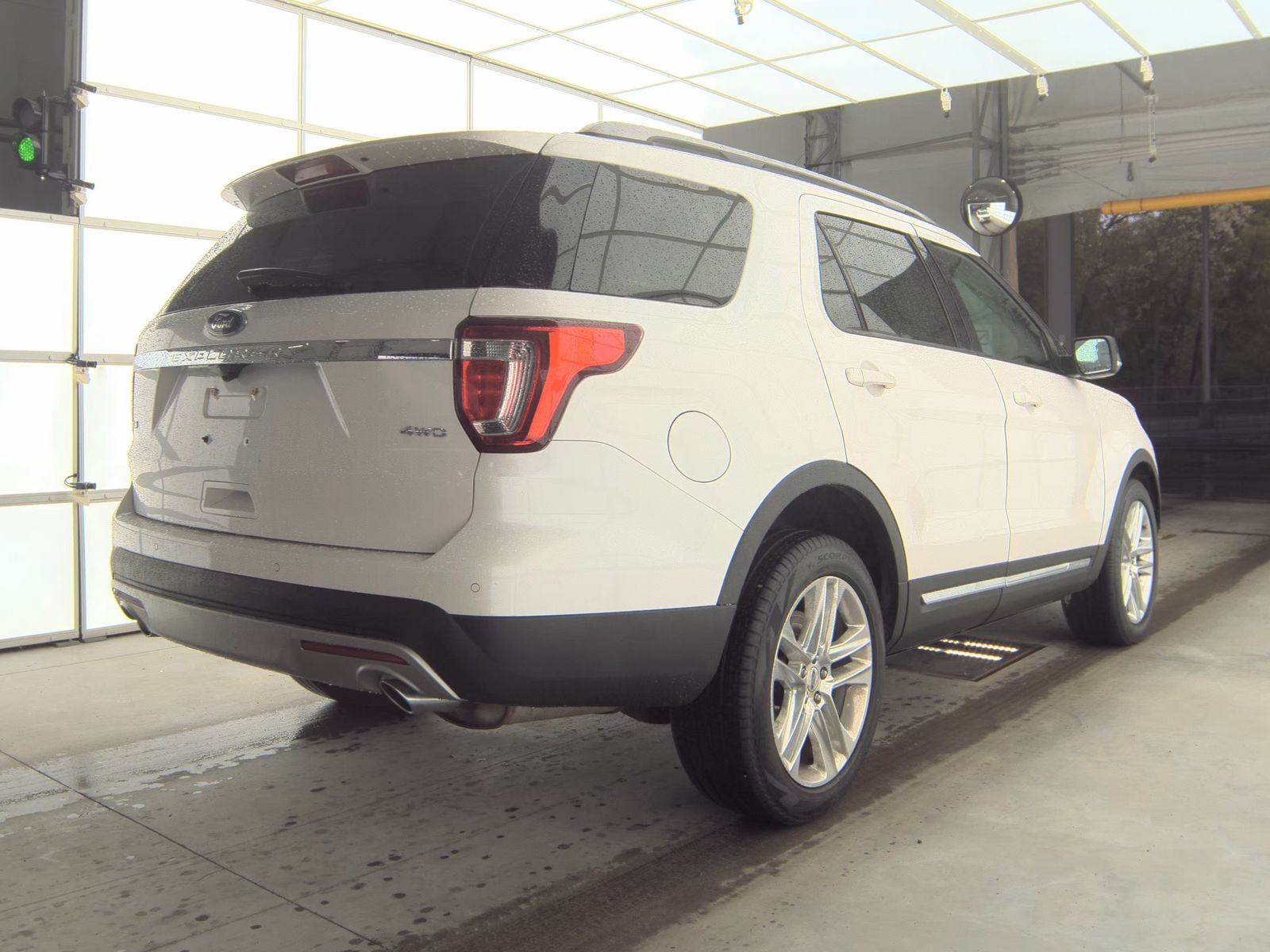 FORD EXPLORER - 6