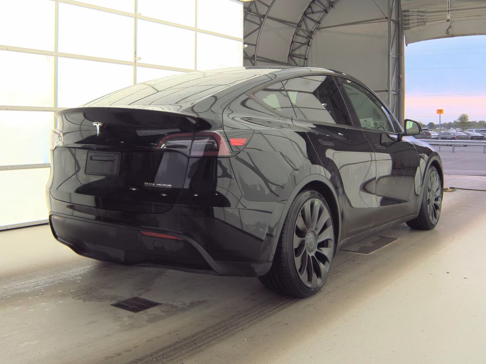 TESLA MODEL Y - 6