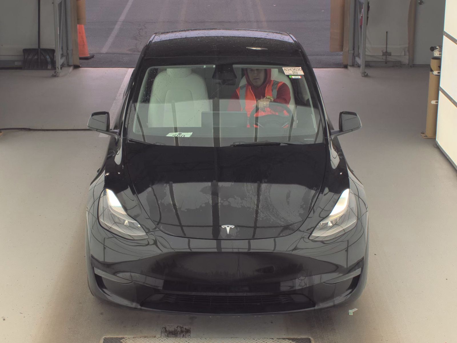TESLA MODEL Y - 3