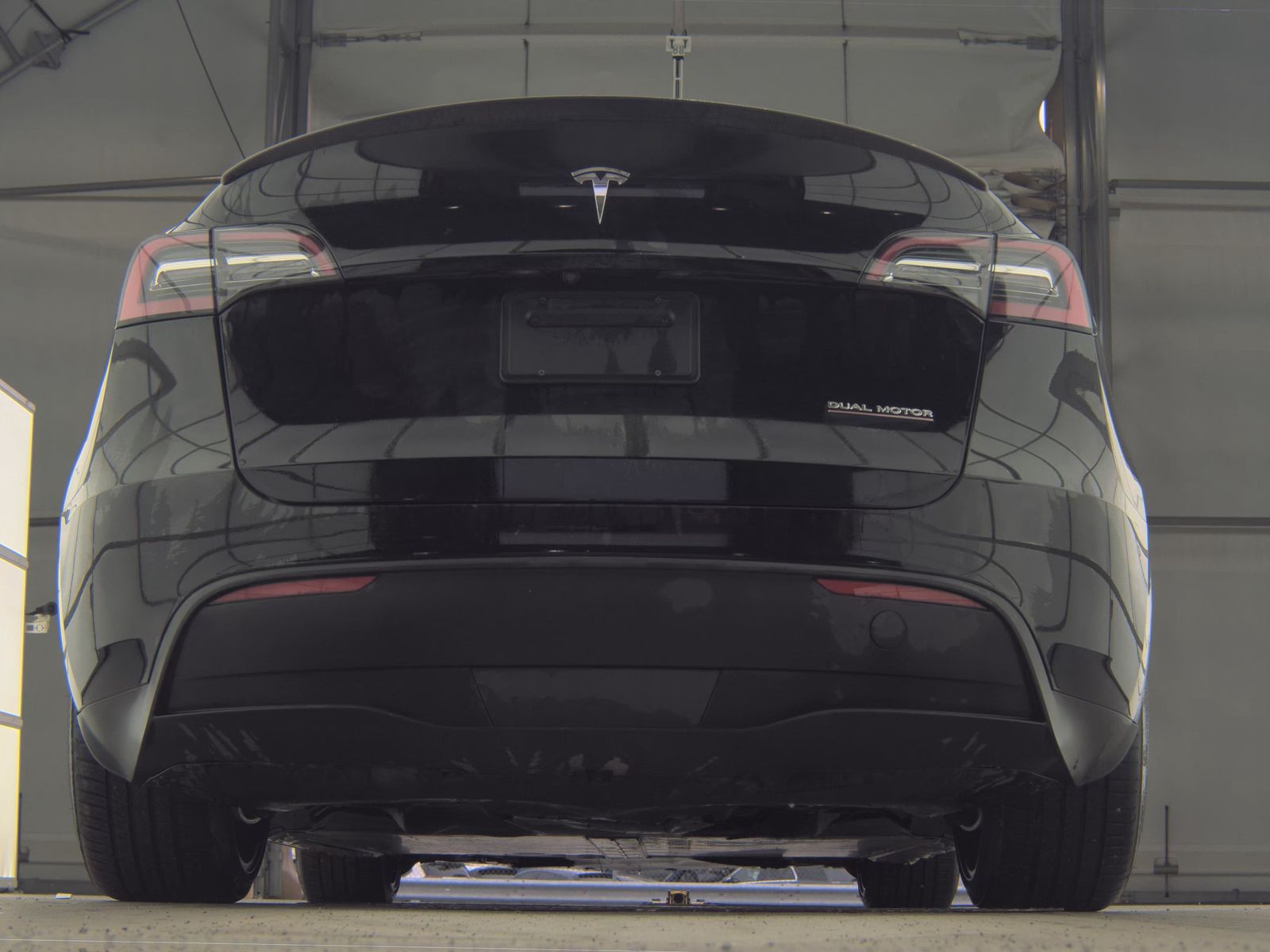 TESLA MODEL Y - 8