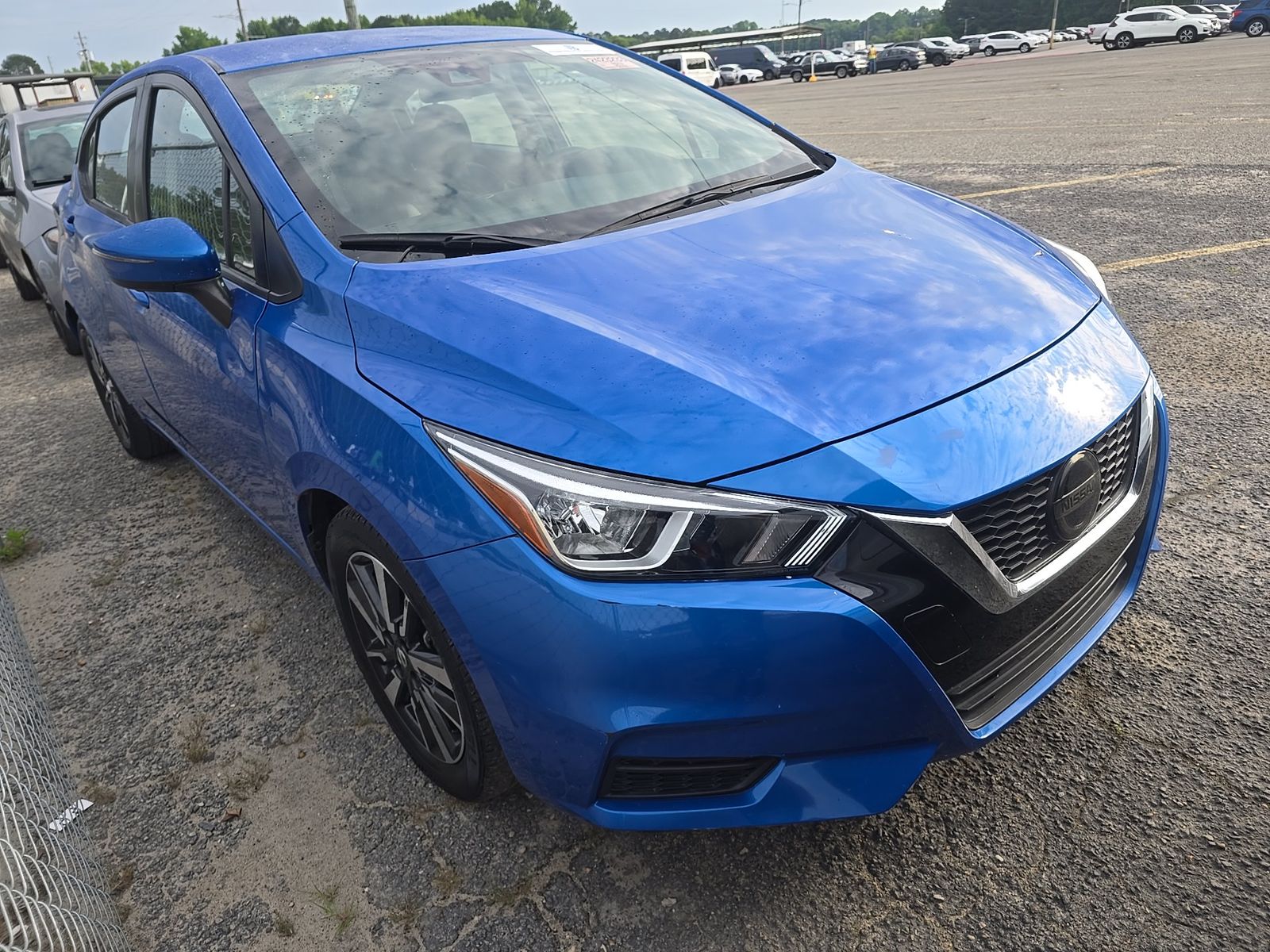 NISSAN VERSA - 4