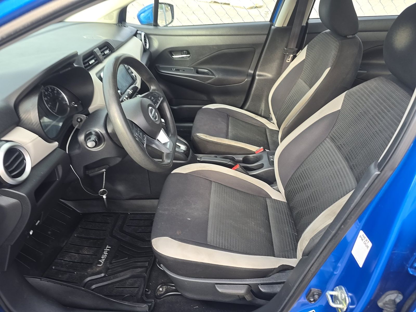NISSAN VERSA - 8