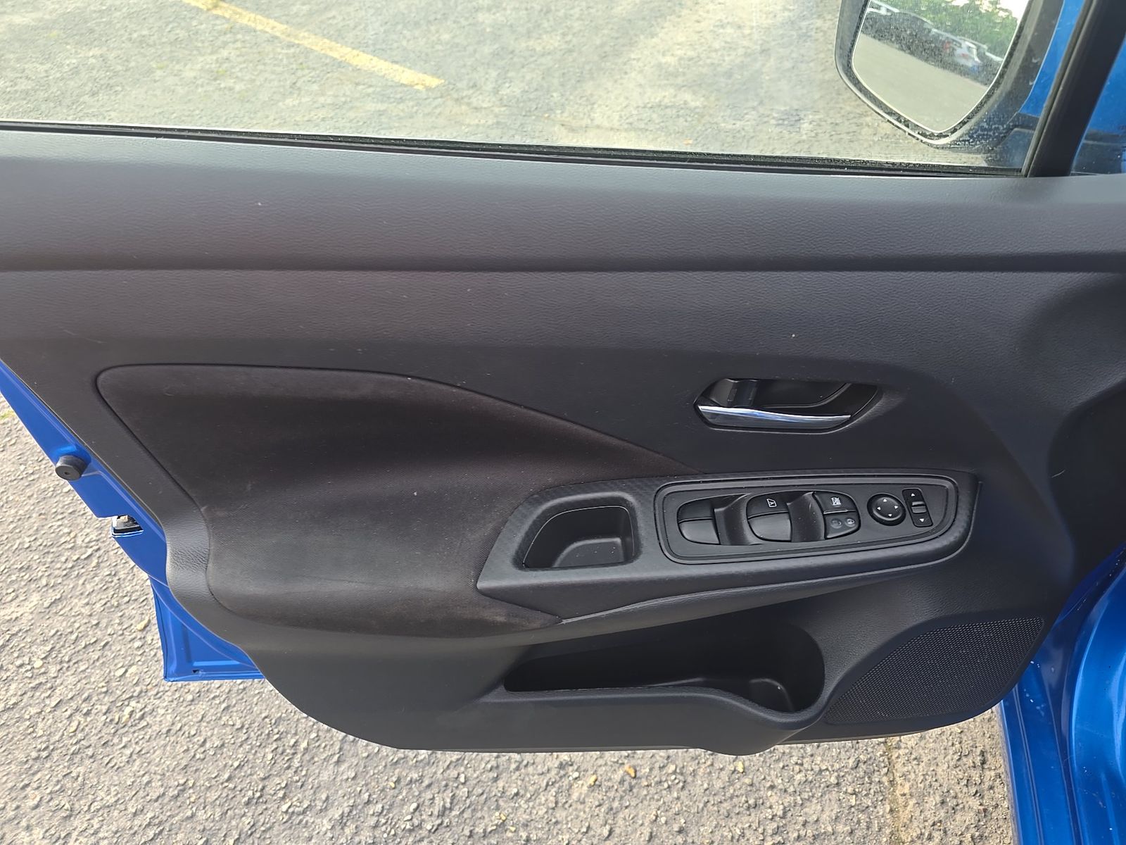 NISSAN VERSA - 10