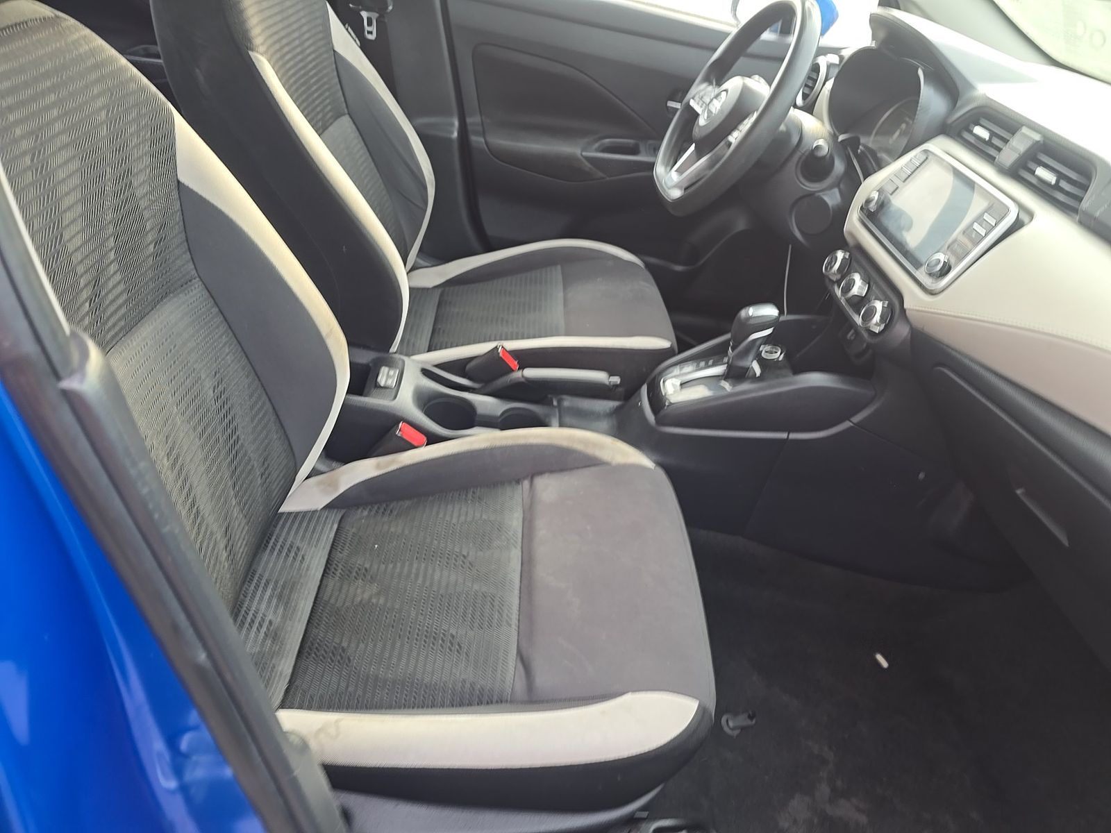 NISSAN VERSA - 9