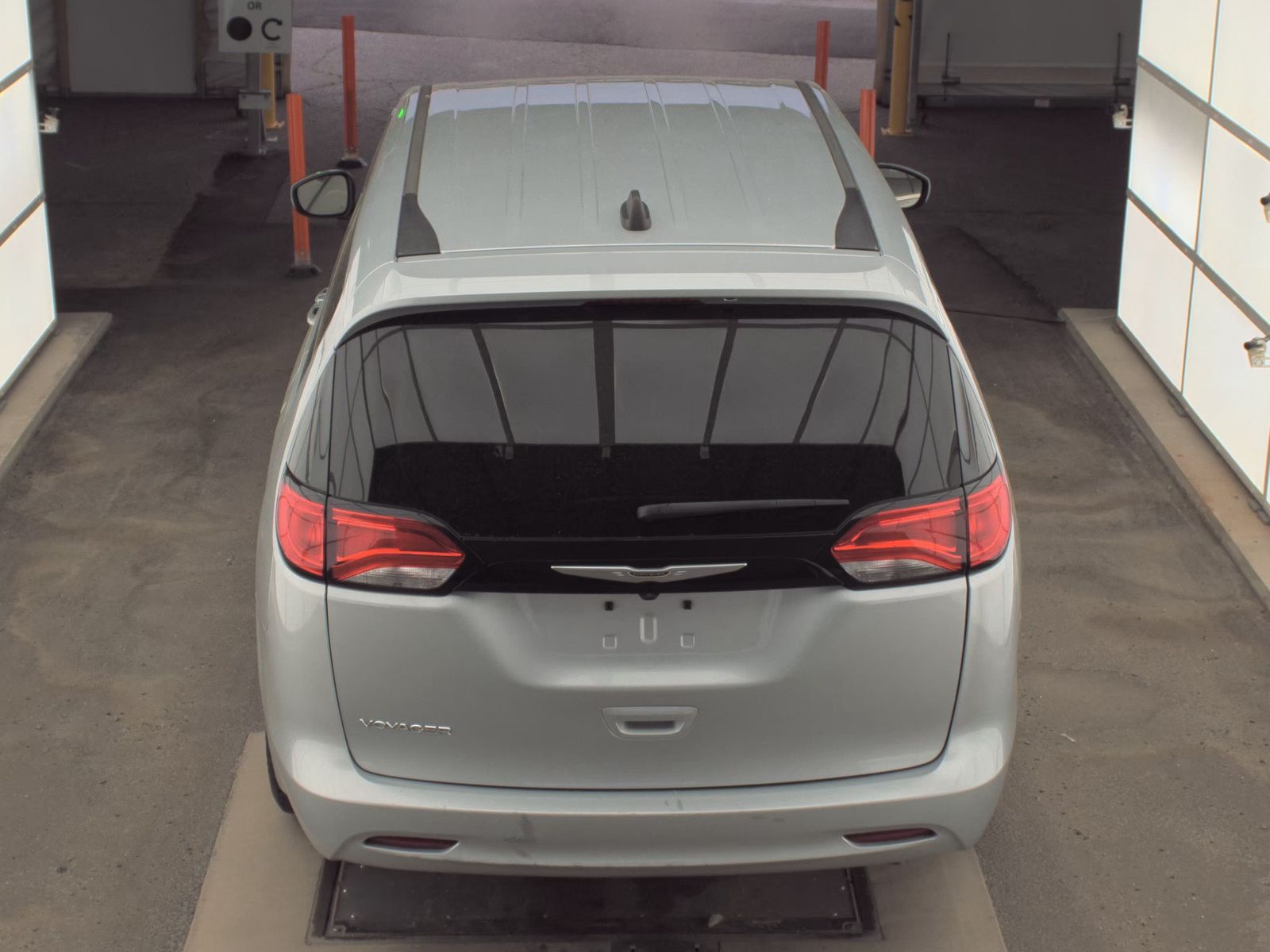 CHRYSLER VOYAGER - 7
