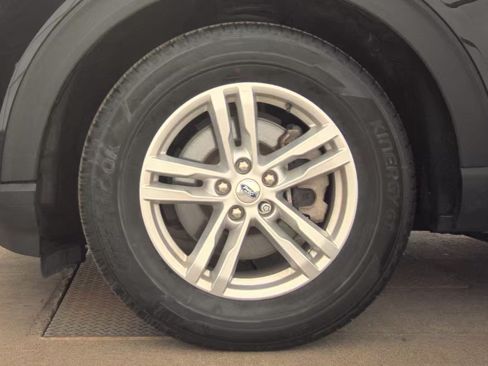 FORD EXPLORER - 10
