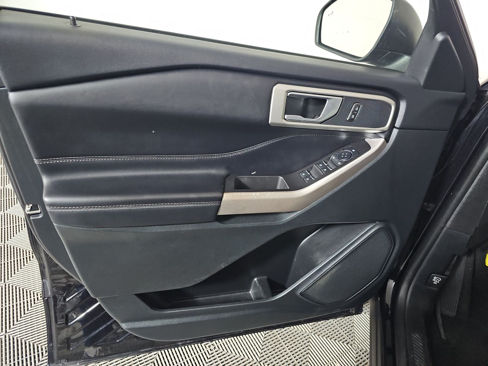 FORD EXPLORER - 10