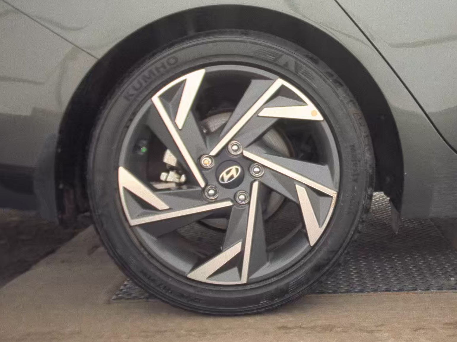 2024 Hyundai Elantra SEL FWD