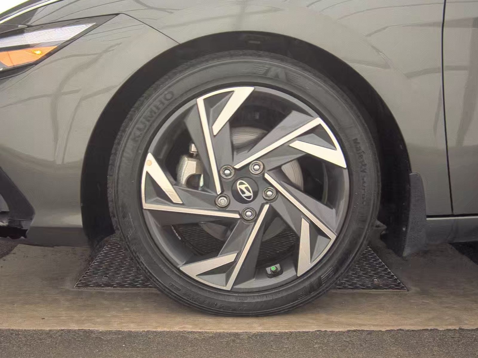 2024 Hyundai Elantra SEL FWD
