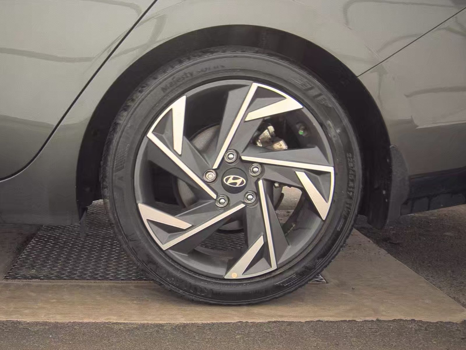 2024 Hyundai Elantra SEL FWD