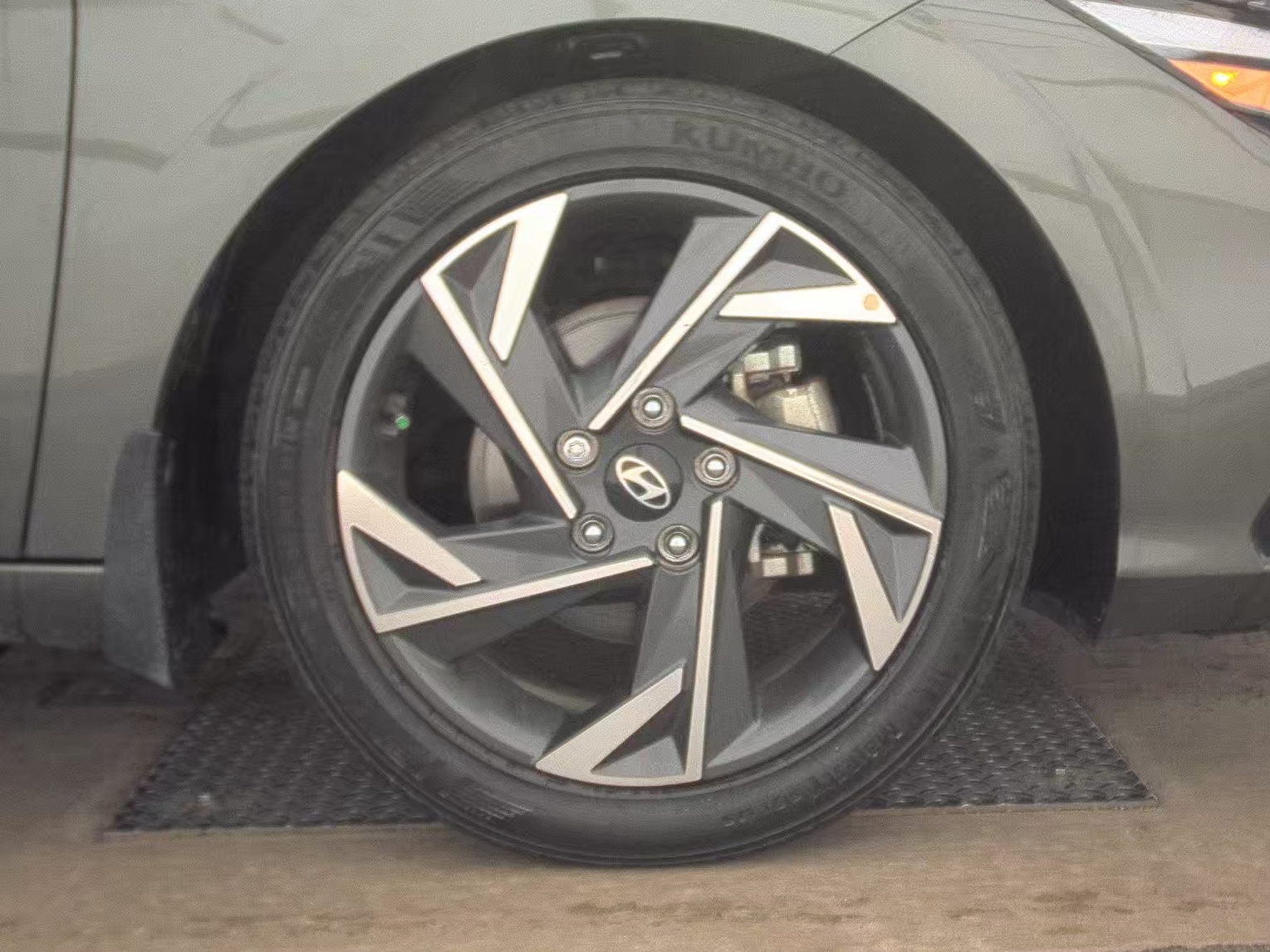 2024 Hyundai Elantra SEL FWD