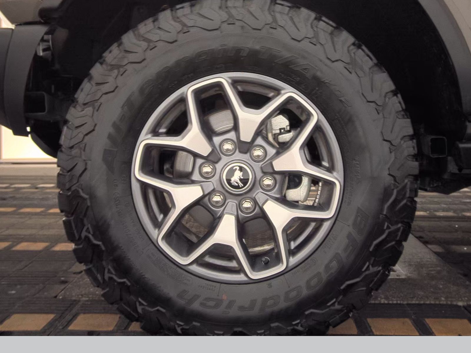 FORD BRONCO - 10