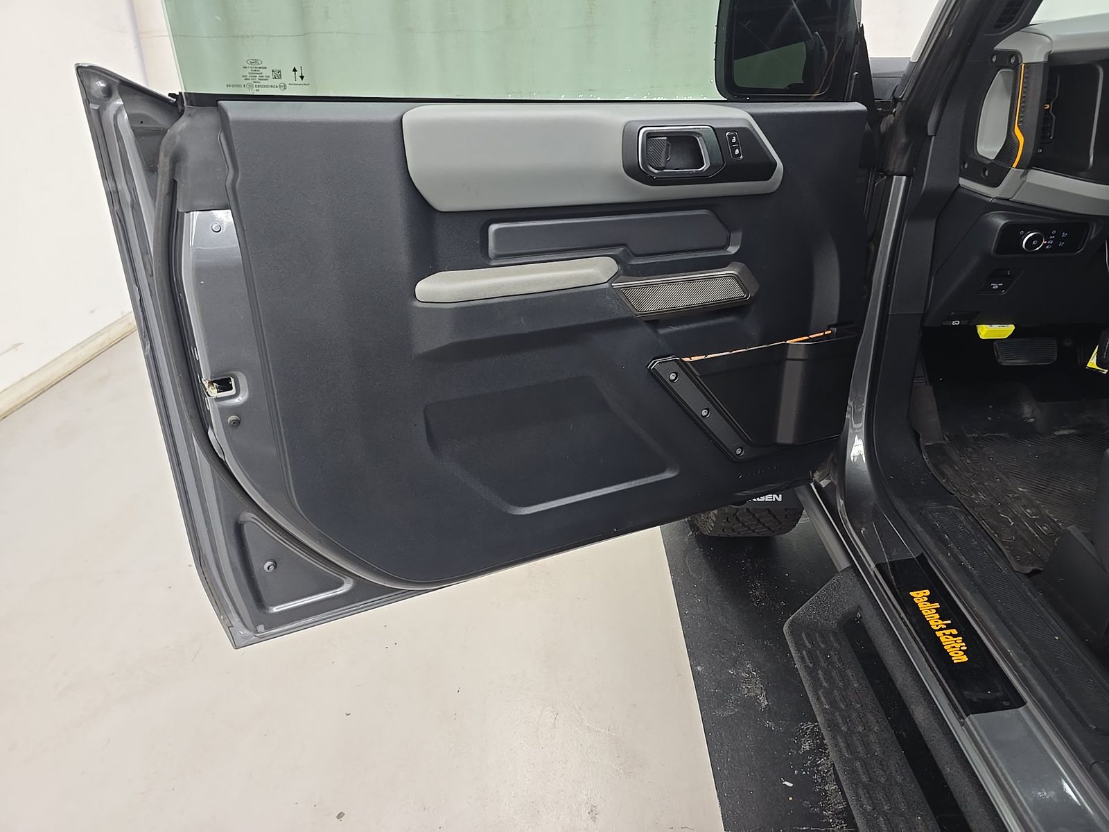FORD BRONCO - 10