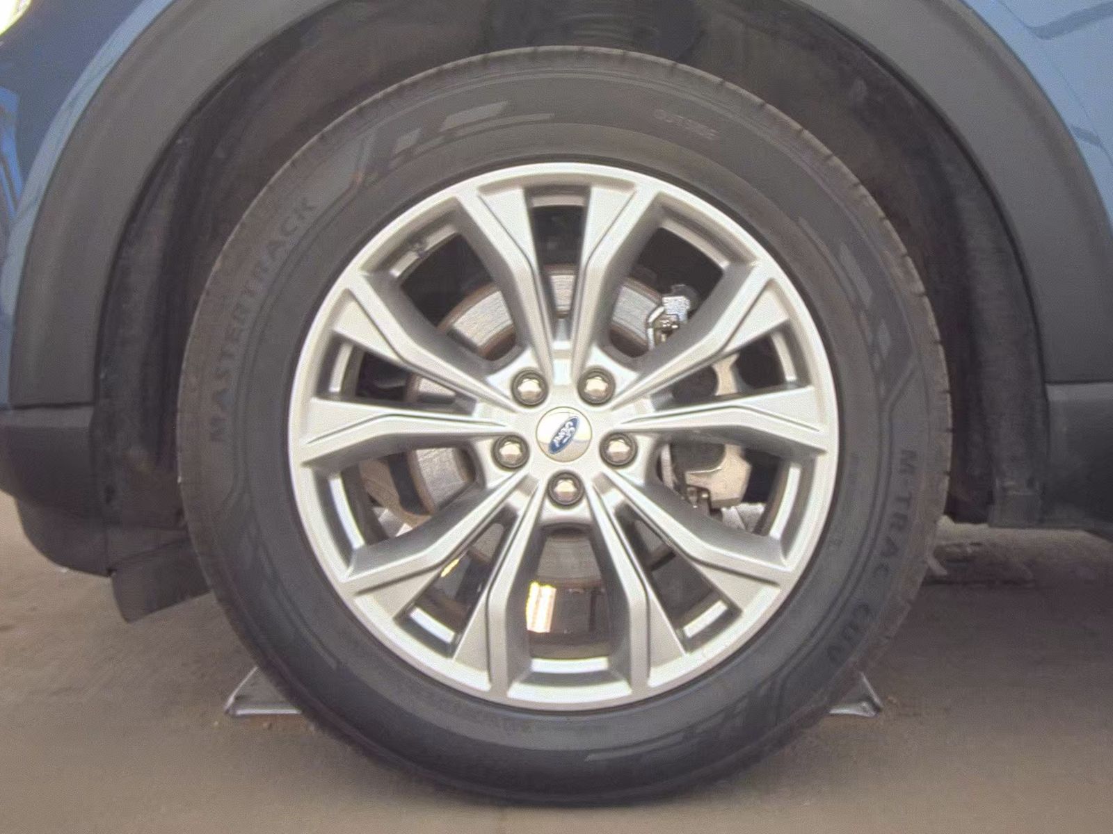 FORD EXPLORER - 10